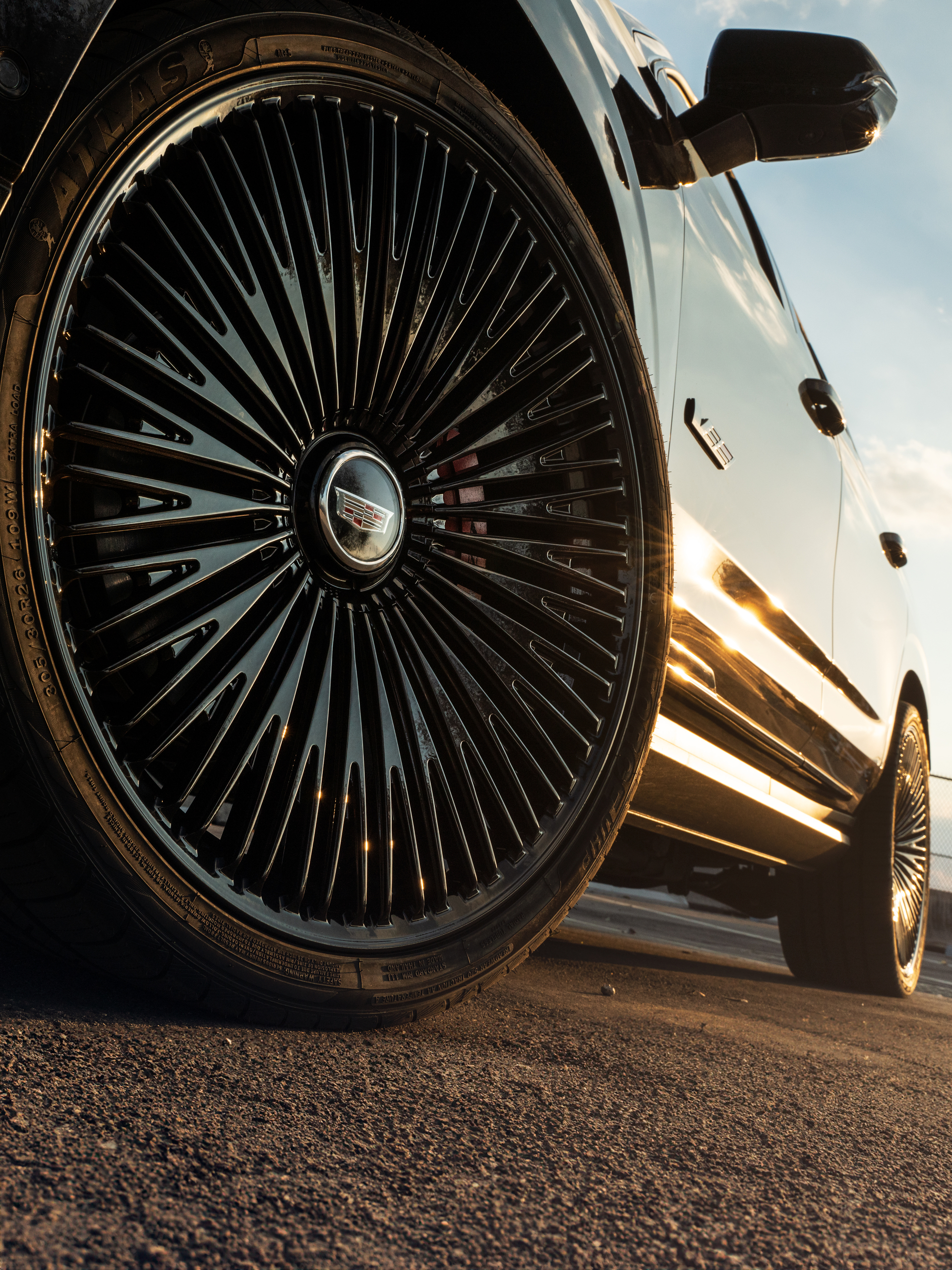 Cadillac Escalade on 1886 Wheels
