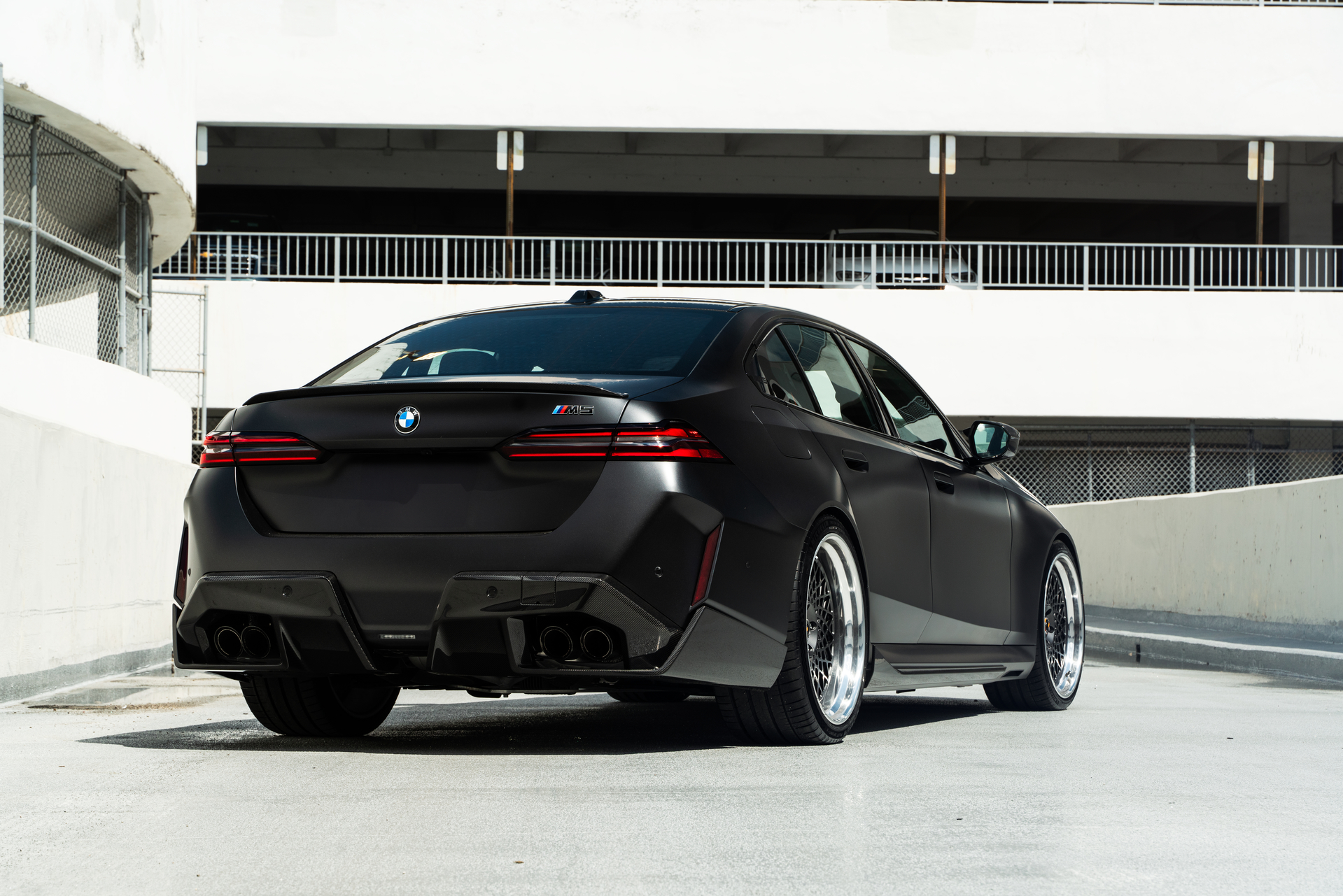 BMW G90 M5 on 1886 Wheels