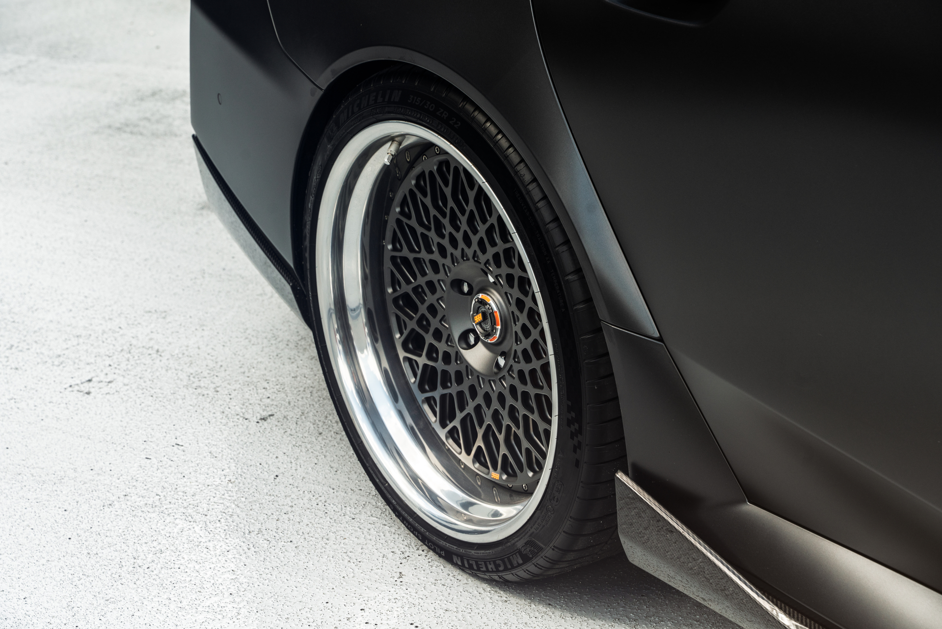 BMW G90 M5 on 1886 Wheels