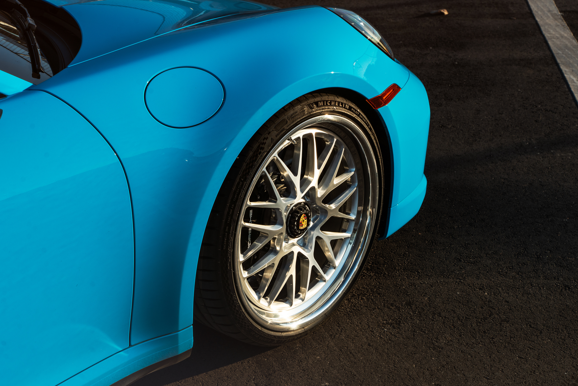 Riviera Blue Porsche 992 on HRE 520