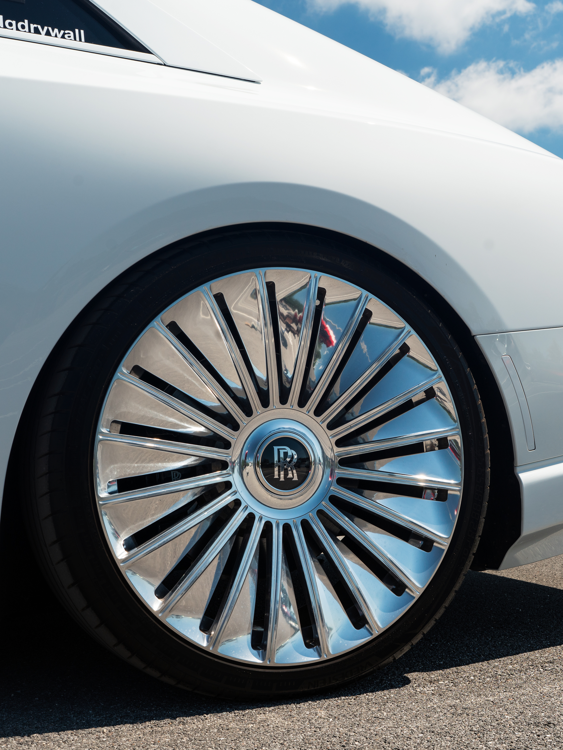 Rolls Royce Spectre on 1886 G100 Wheels