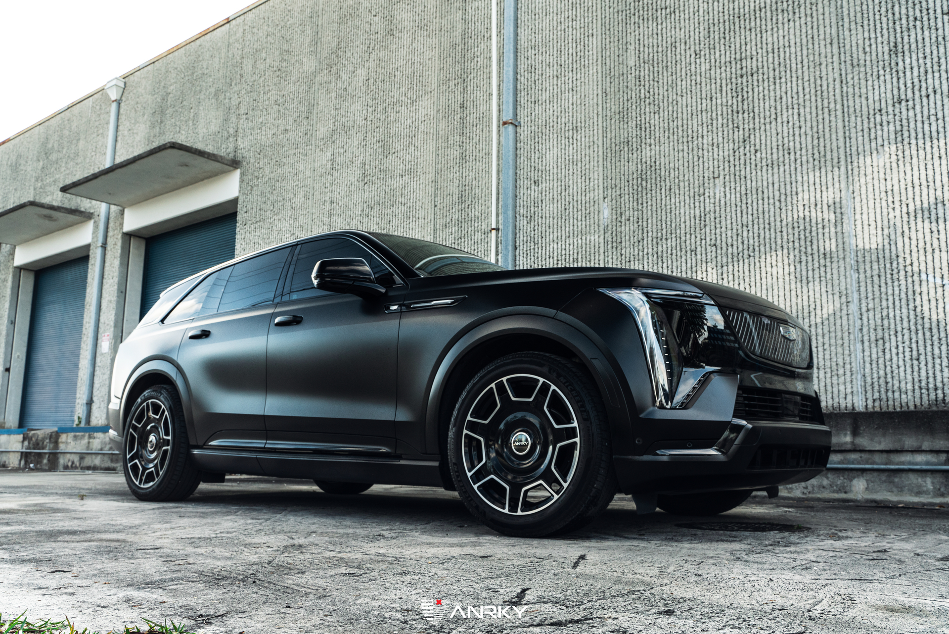 Cadillac Escalade iQ  | | on ANRKY RF-77 | Two Tone: Gloss Black Face + Brushed Windows 
