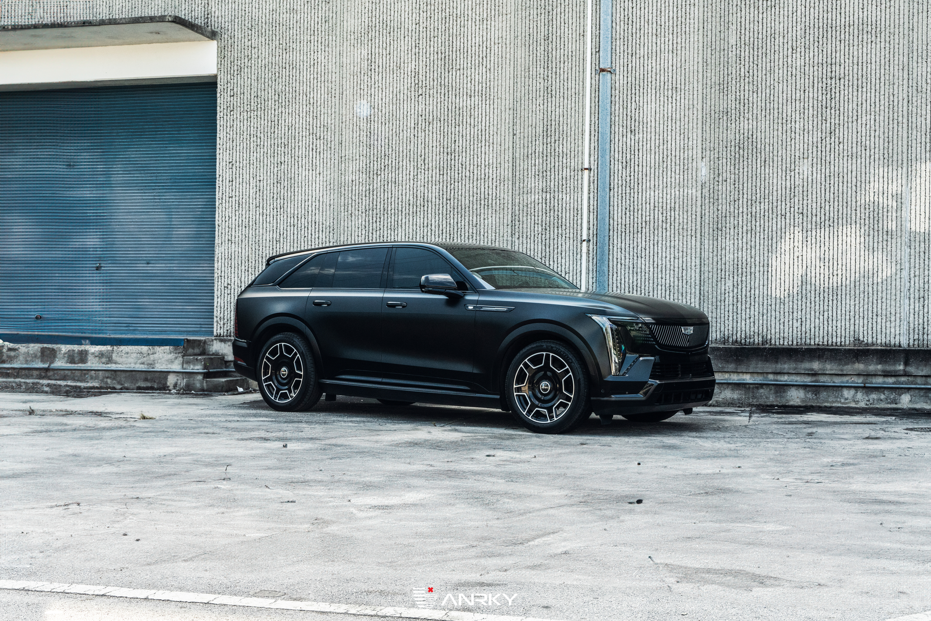 Cadillac Escalade iQ  | | on ANRKY RF-77 | Two Tone: Gloss Black Face + Brushed Windows 