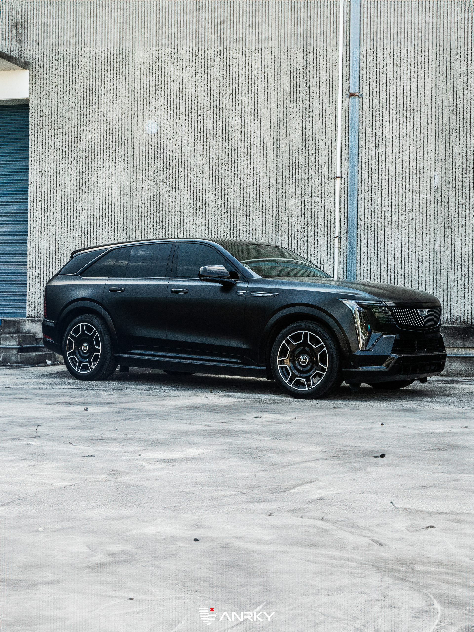 Cadillac Escalade iQ  | | on ANRKY RF-77 | Two Tone: Gloss Black Face + Brushed Windows 
