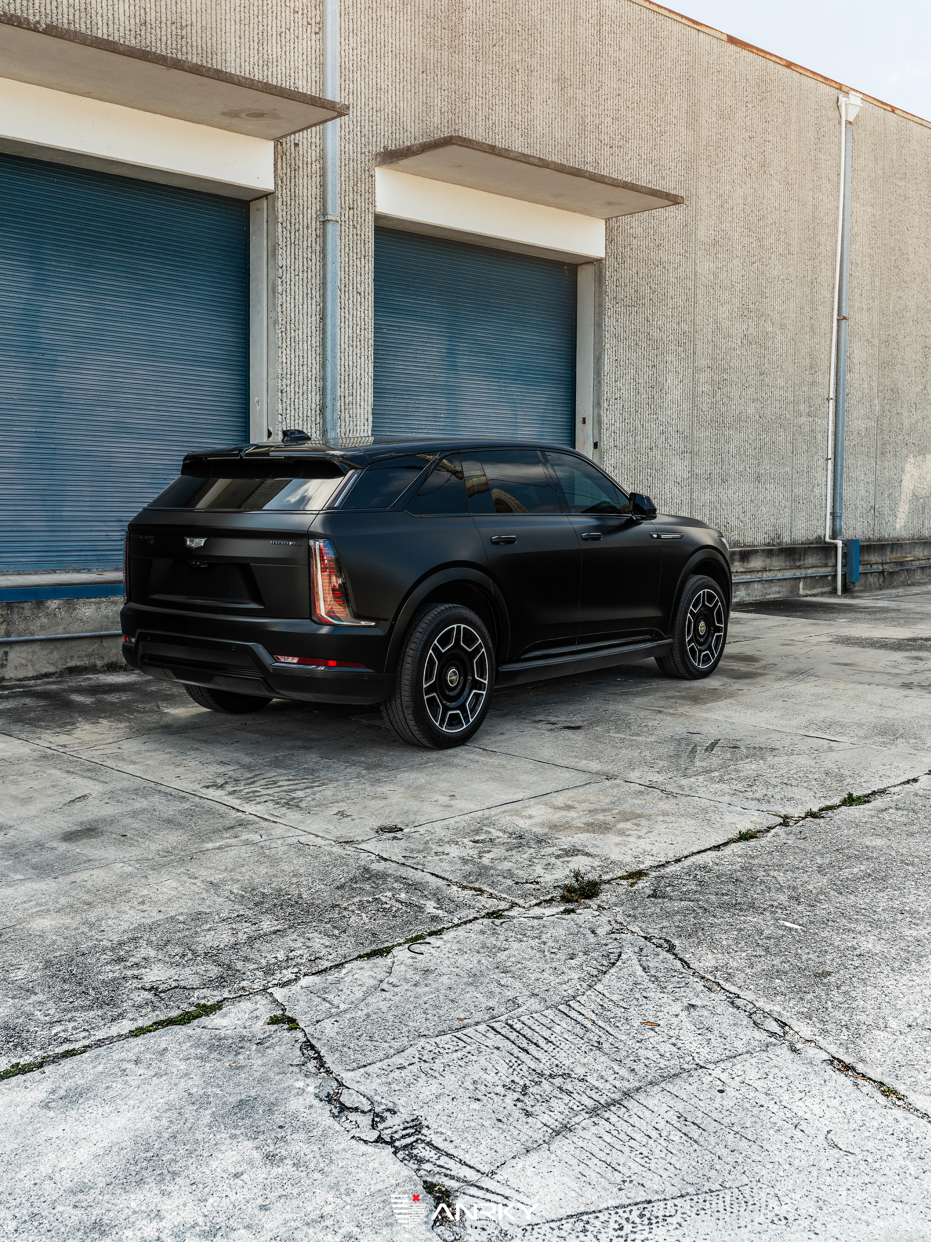 Cadillac Escalade iQ  | | on ANRKY RF-77 | Two Tone: Gloss Black Face + Brushed Windows 