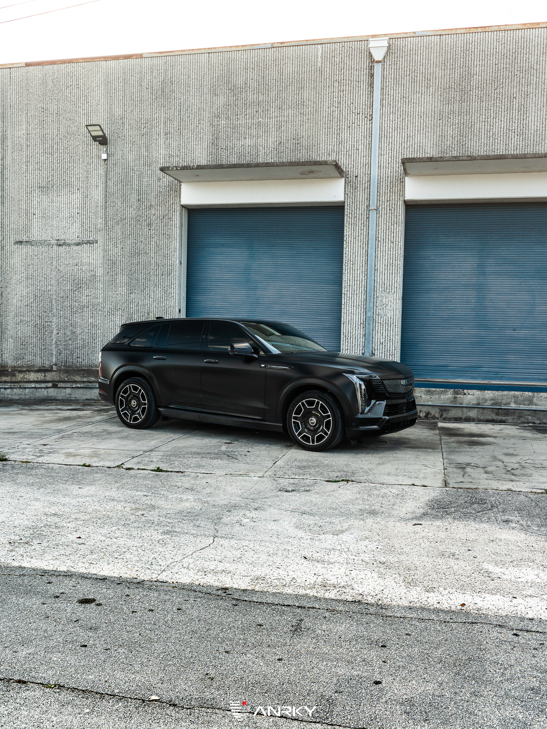 Cadillac Escalade iQ  | | on ANRKY RF-77 | Two Tone: Gloss Black Face + Brushed Windows 