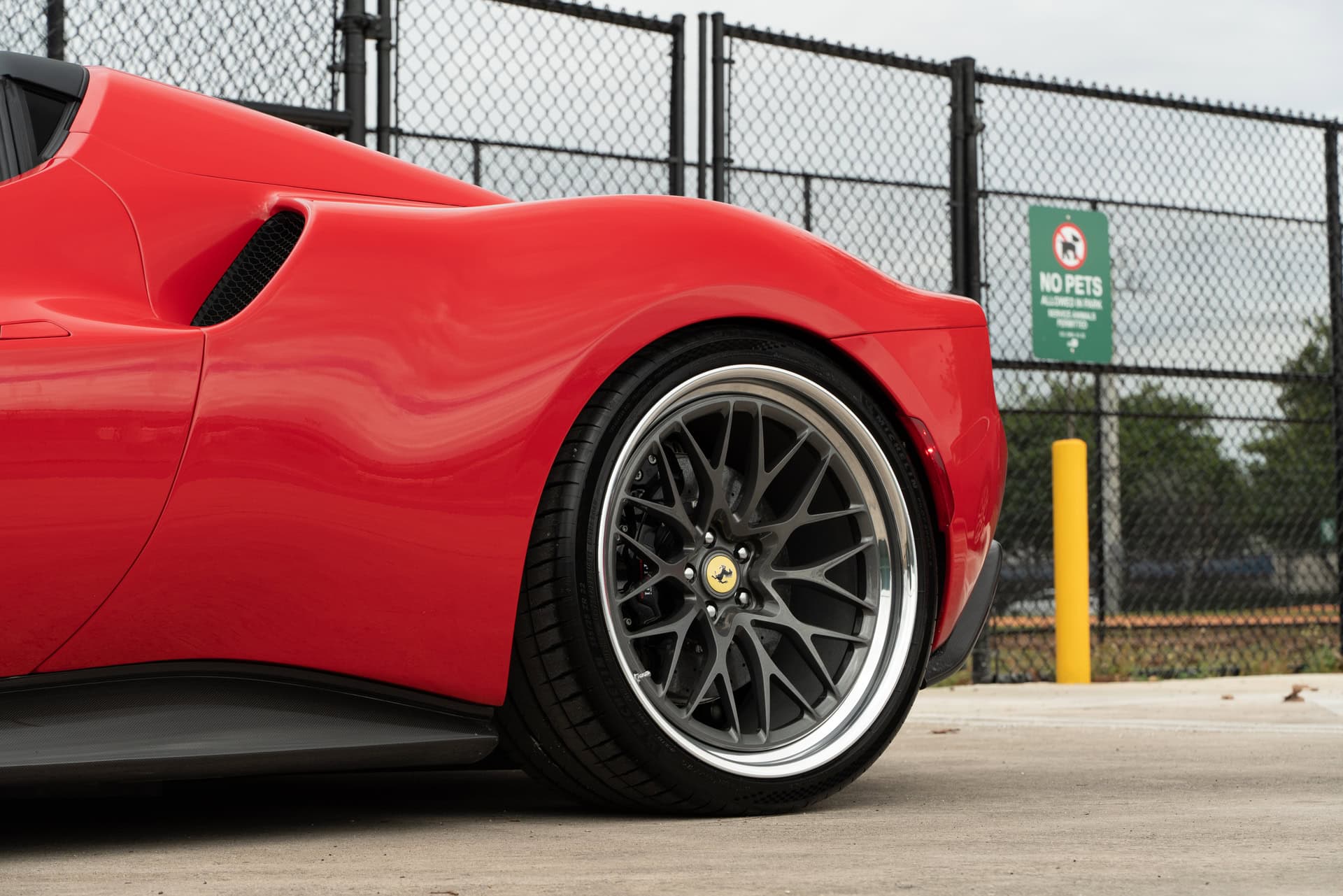 Ferrari 296 GTS | Rosso Corsa | on HRE 520 FMR Classic | Gloss Charcoal