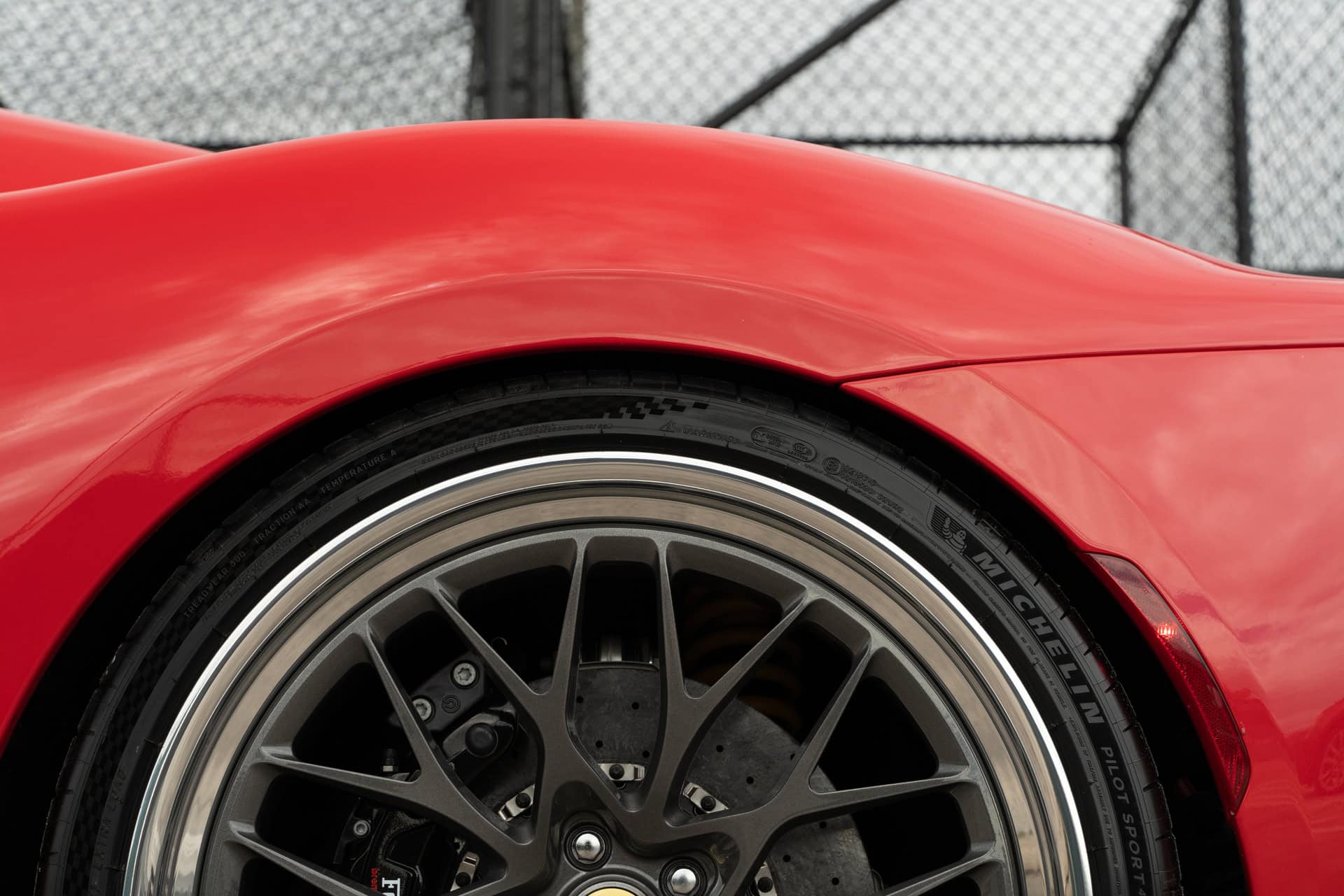 Ferrari 296 GTS | Rosso Corsa | on HRE 520 FMR Classic | Gloss Charcoal