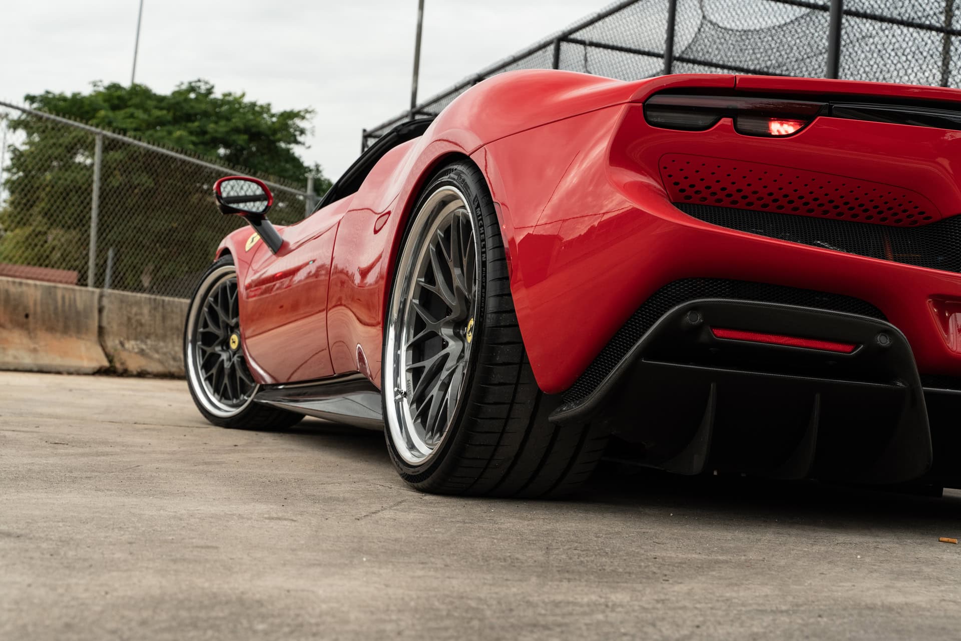 Ferrari 296 GTS | Rosso Corsa | on HRE 520 FMR Classic | Gloss Charcoal