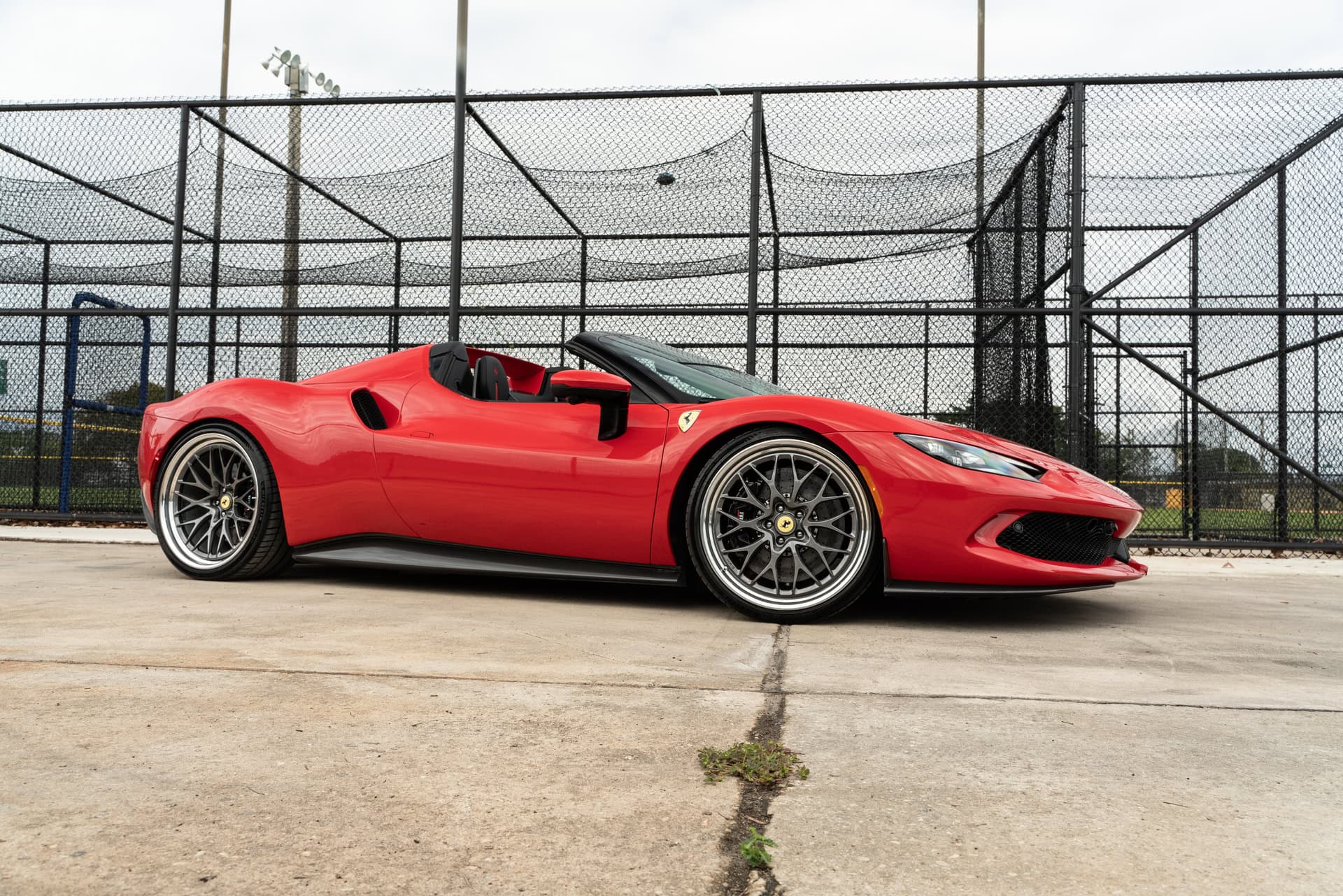 Photo 28 of Ferrari 296 GTS | Rosso Corsa | on HRE 520 FMR Classic | Gloss Charcoal