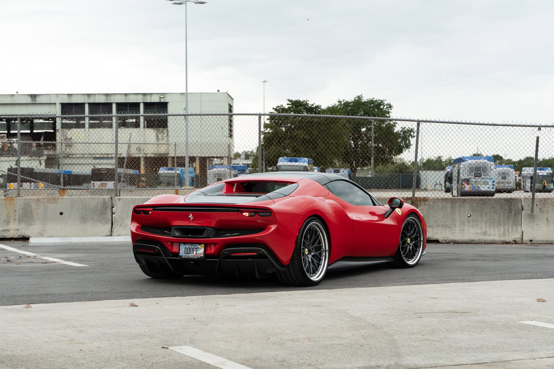 Photo 29 of Ferrari 296 GTS | Rosso Corsa | on HRE 520 FMR Classic | Gloss Charcoal