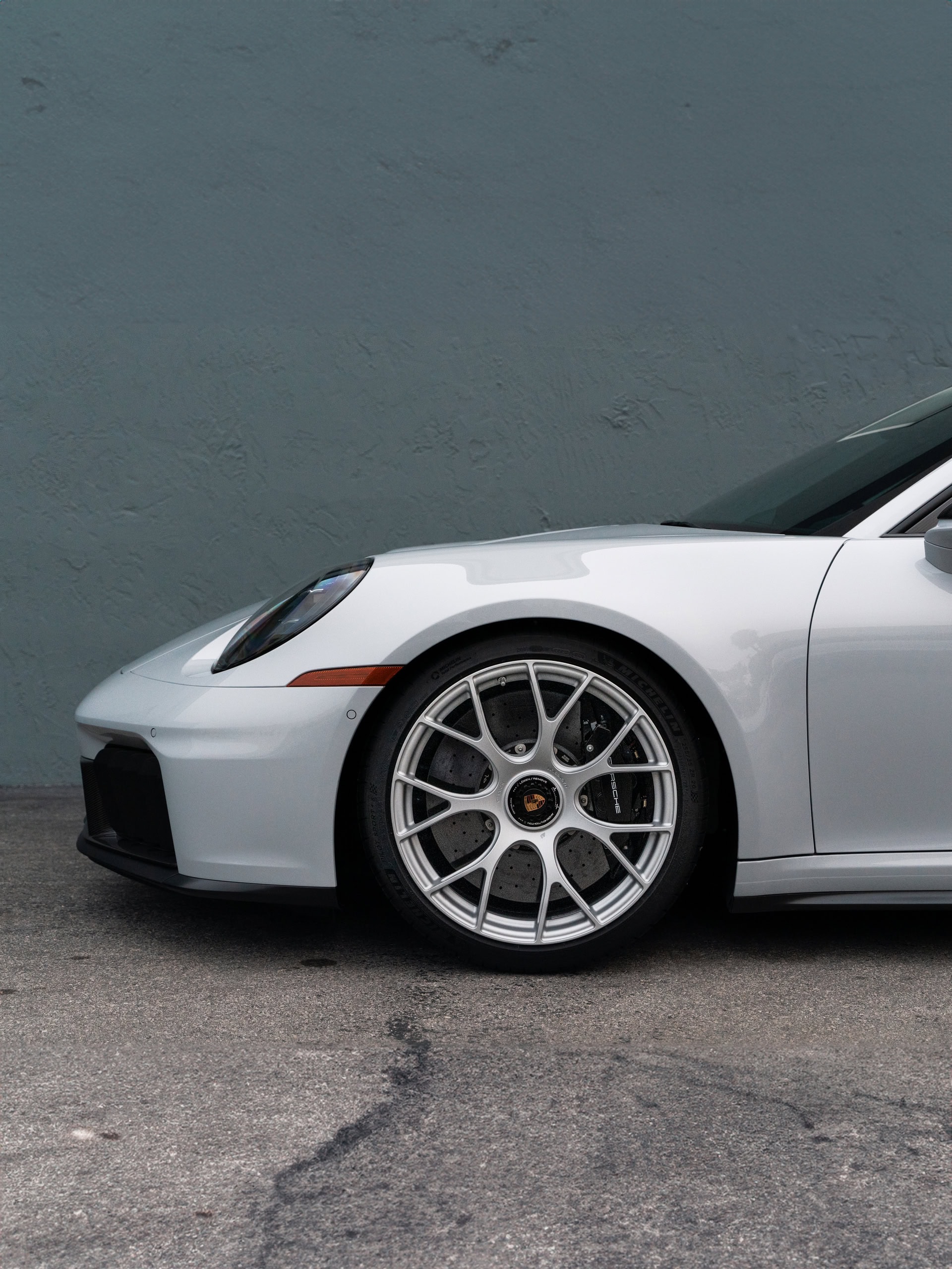 Porsche 992.2 GTS | Carerra White | on iPE 520M Magnesium Wheels | Satin Silver