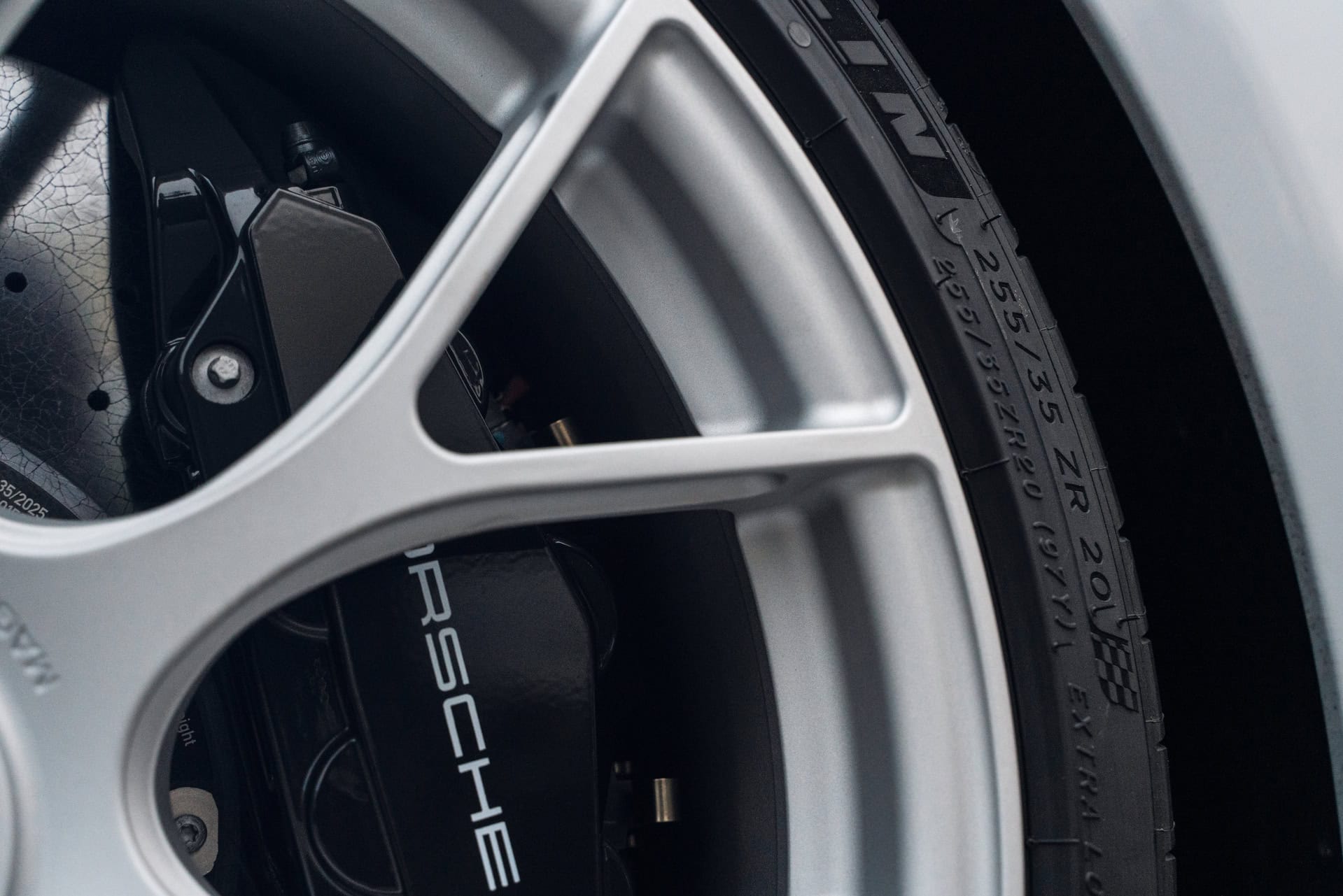 Porsche 992.2 GTS | Carerra White | on iPE 520M Magnesium Wheels | Satin Silver