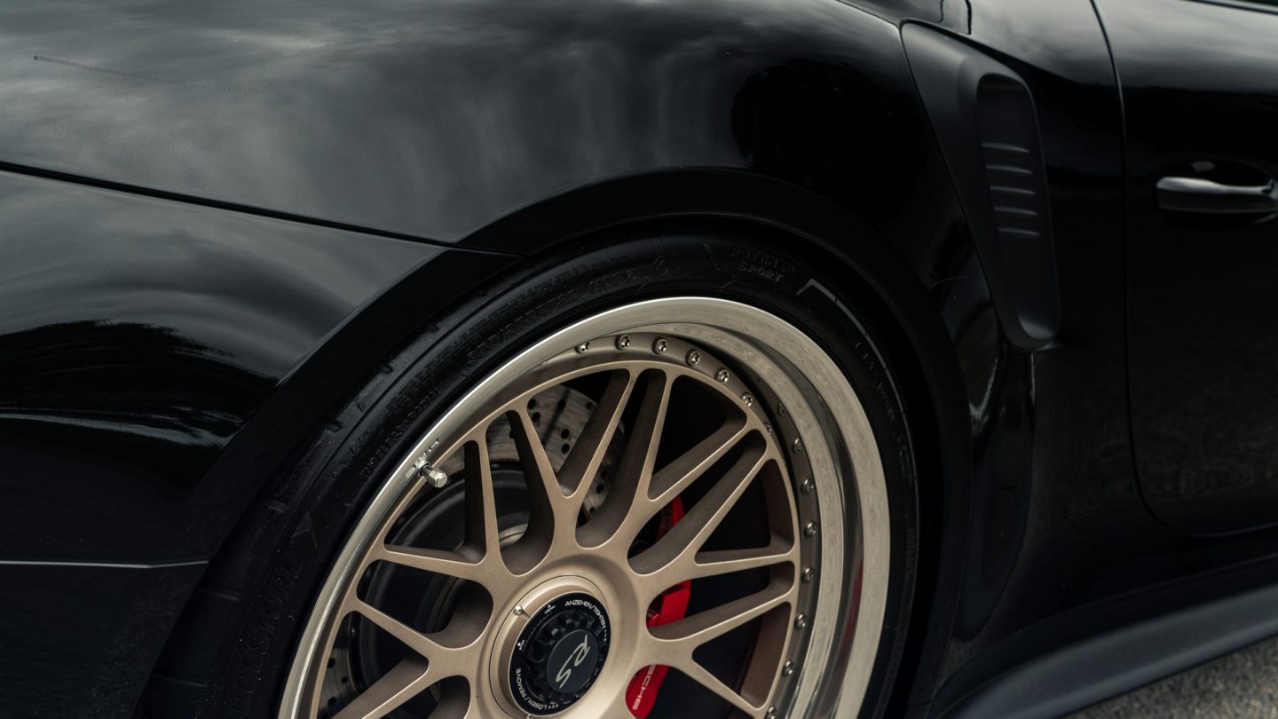 Porsche 991 GT3RS on HRE 300 Classics White Gold