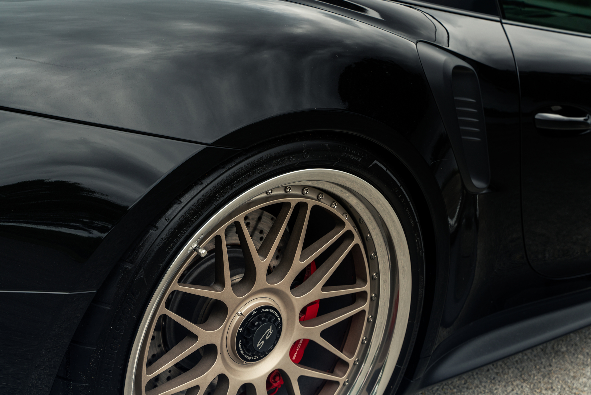 Porsche 991 GT3RS on HRE 300 Classics White Gold