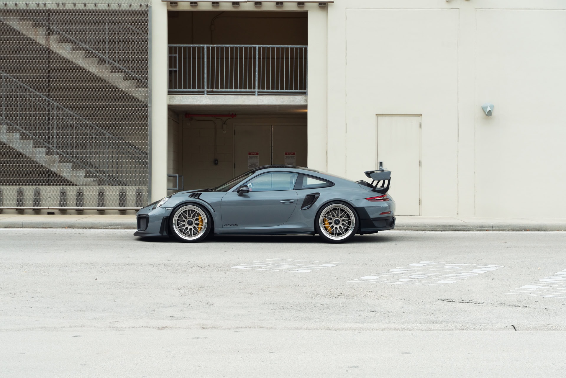 Porsche 991.2 GT2 RS | Nardo Gray | on HRE Classic 300 FMR | Satin White Gold