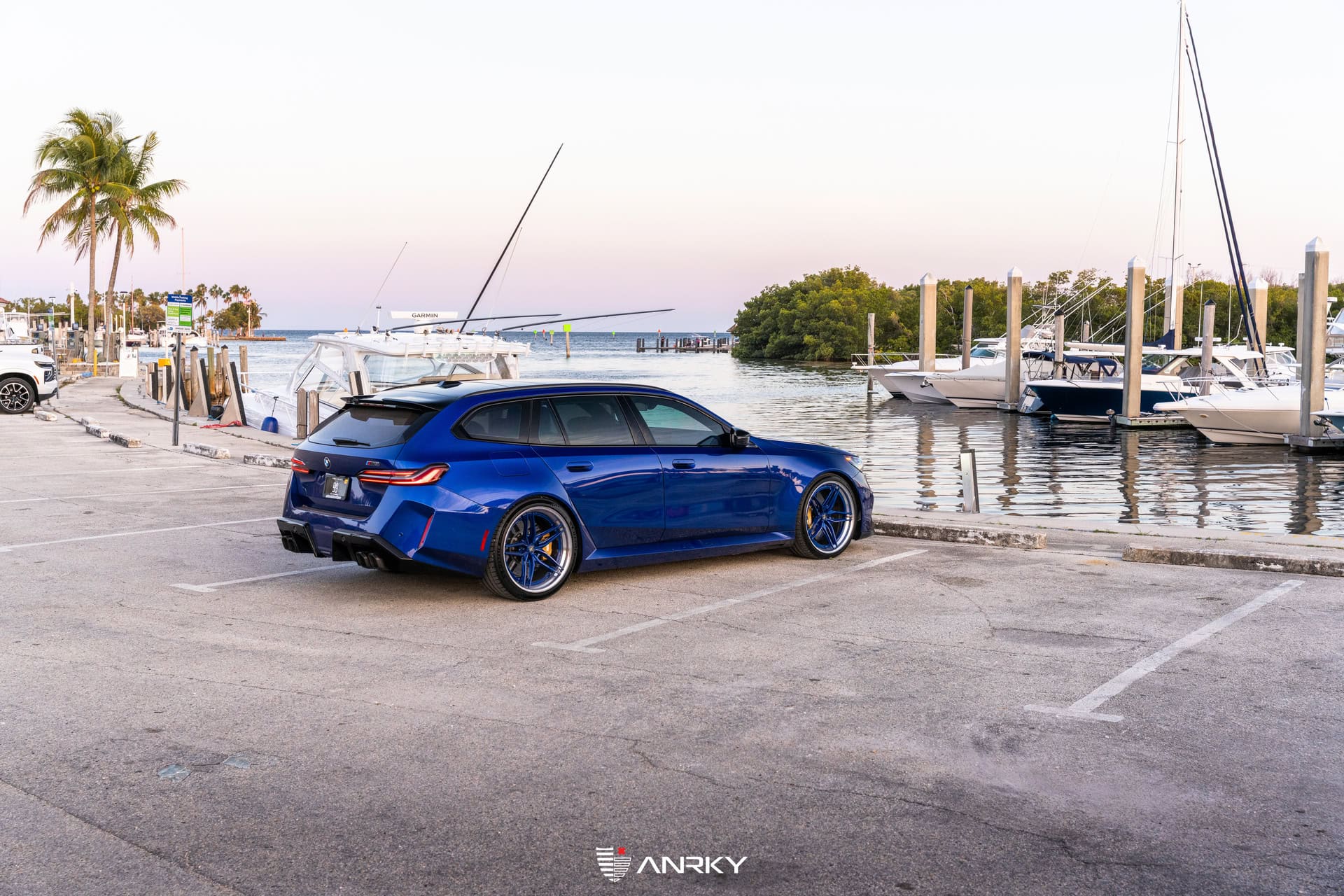 Photo 29 of G99 BMW M5 Touring | ANRKY XR-370 | Marina Bay Blue