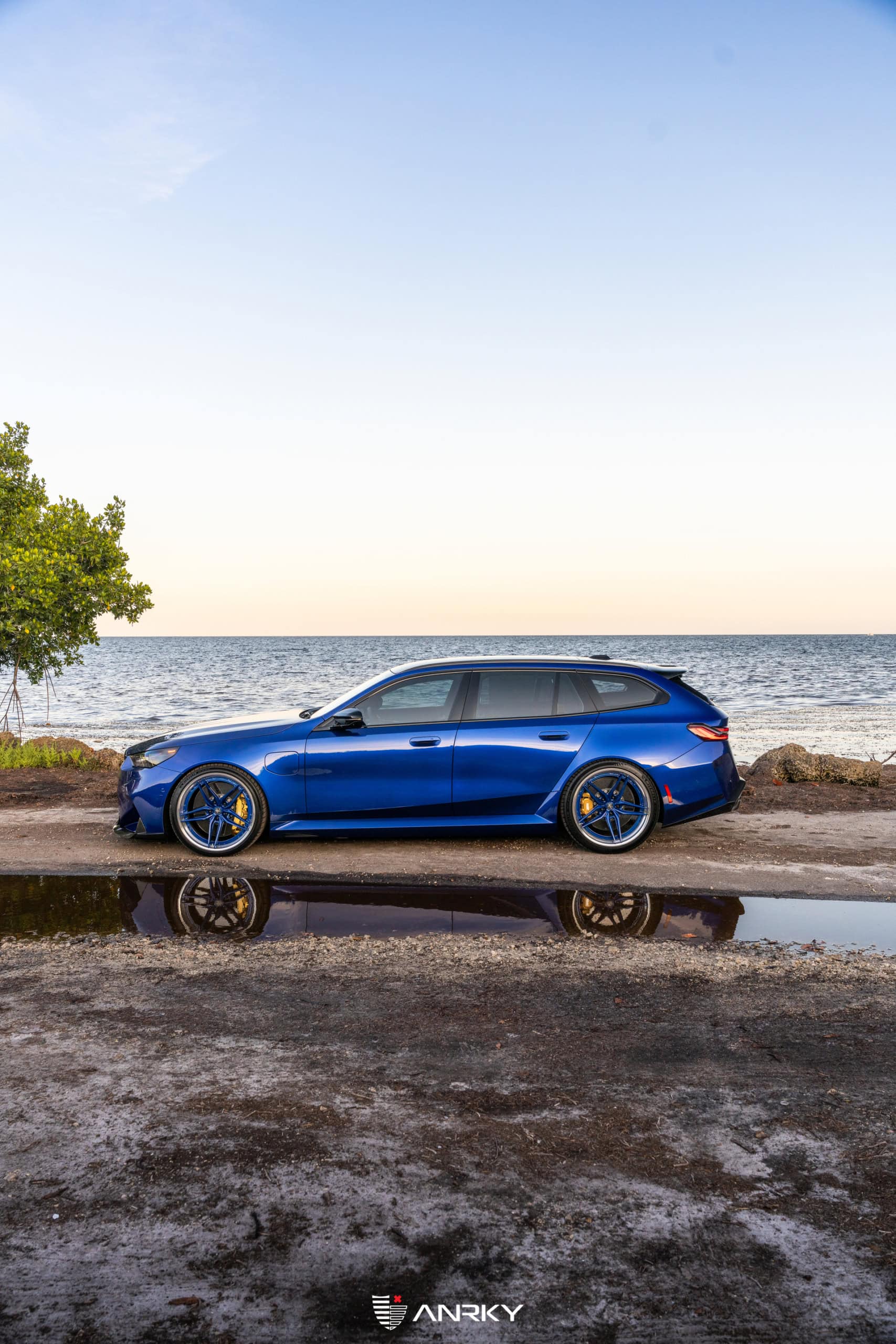 Photo 32 of G99 BMW M5 Touring | ANRKY XR-370 | Marina Bay Blue