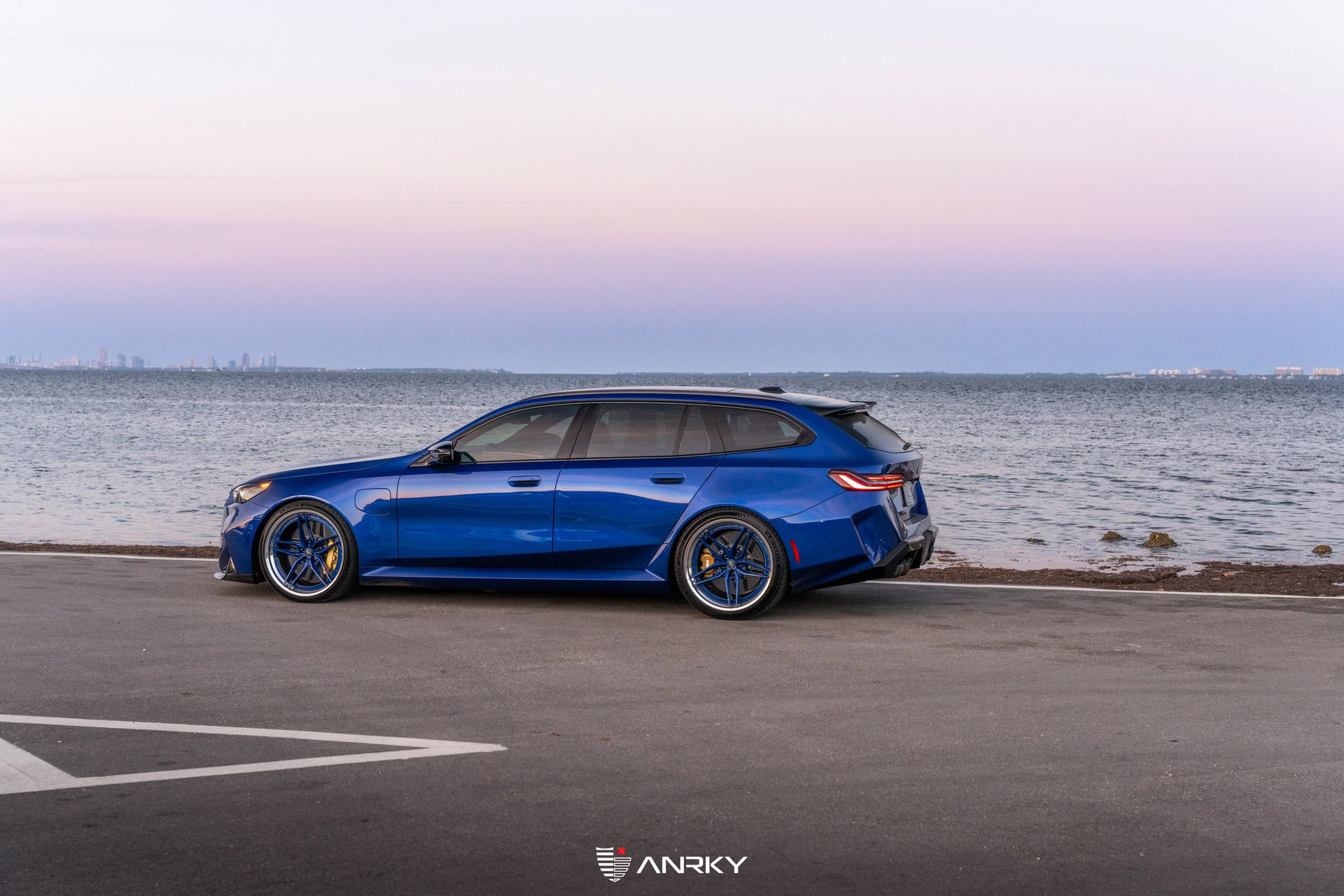 Photo 38 of G99 BMW M5 Touring | ANRKY XR-370 | Marina Bay Blue