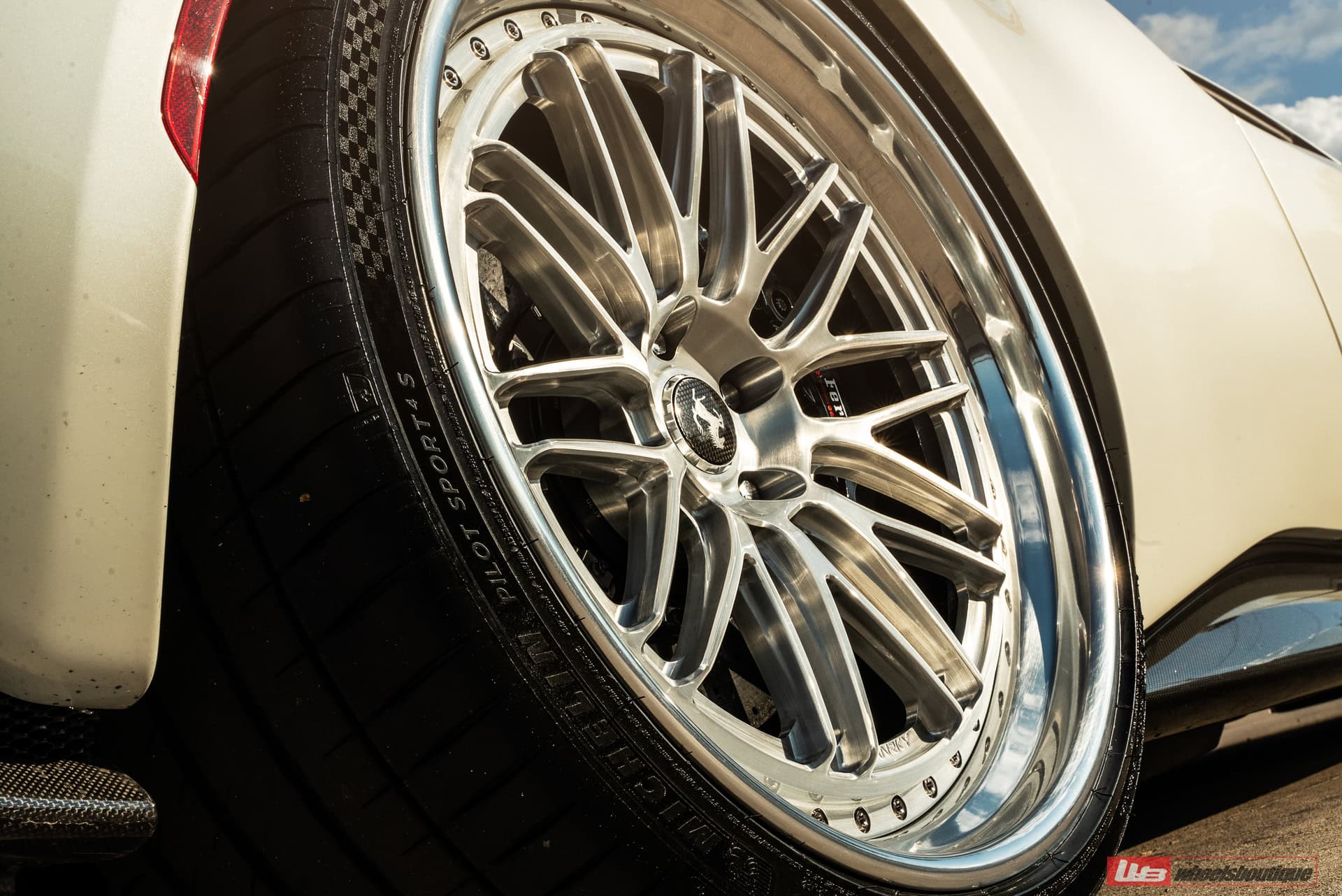 Photo 37 of Ferrari 296 GTS | Bianco Avus | on ANRKY JDX-320 | Brushed Clear