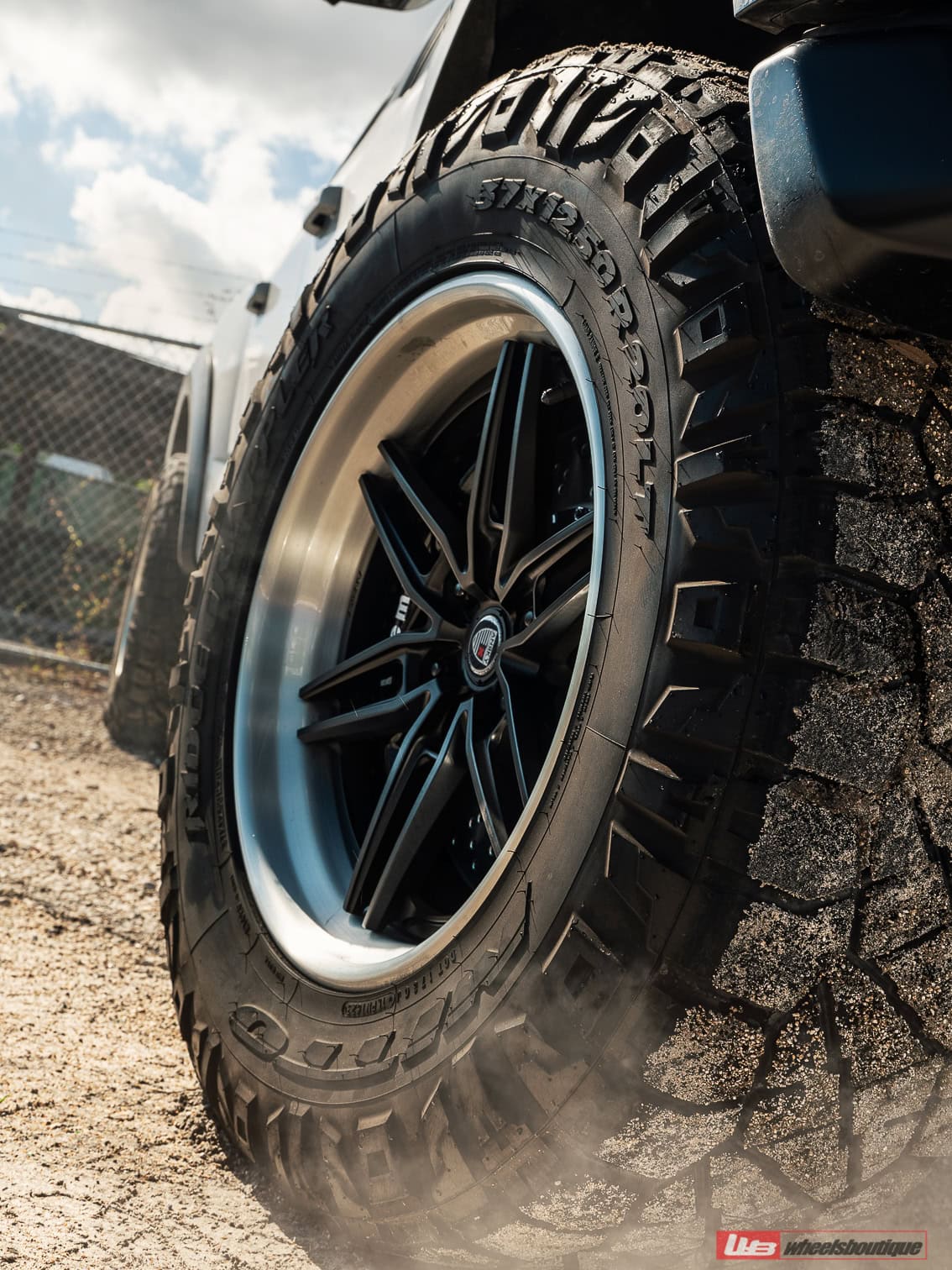 Ford F150 Raptor R | Space White Metallic | on ANRKY AN36-O | Satin Black