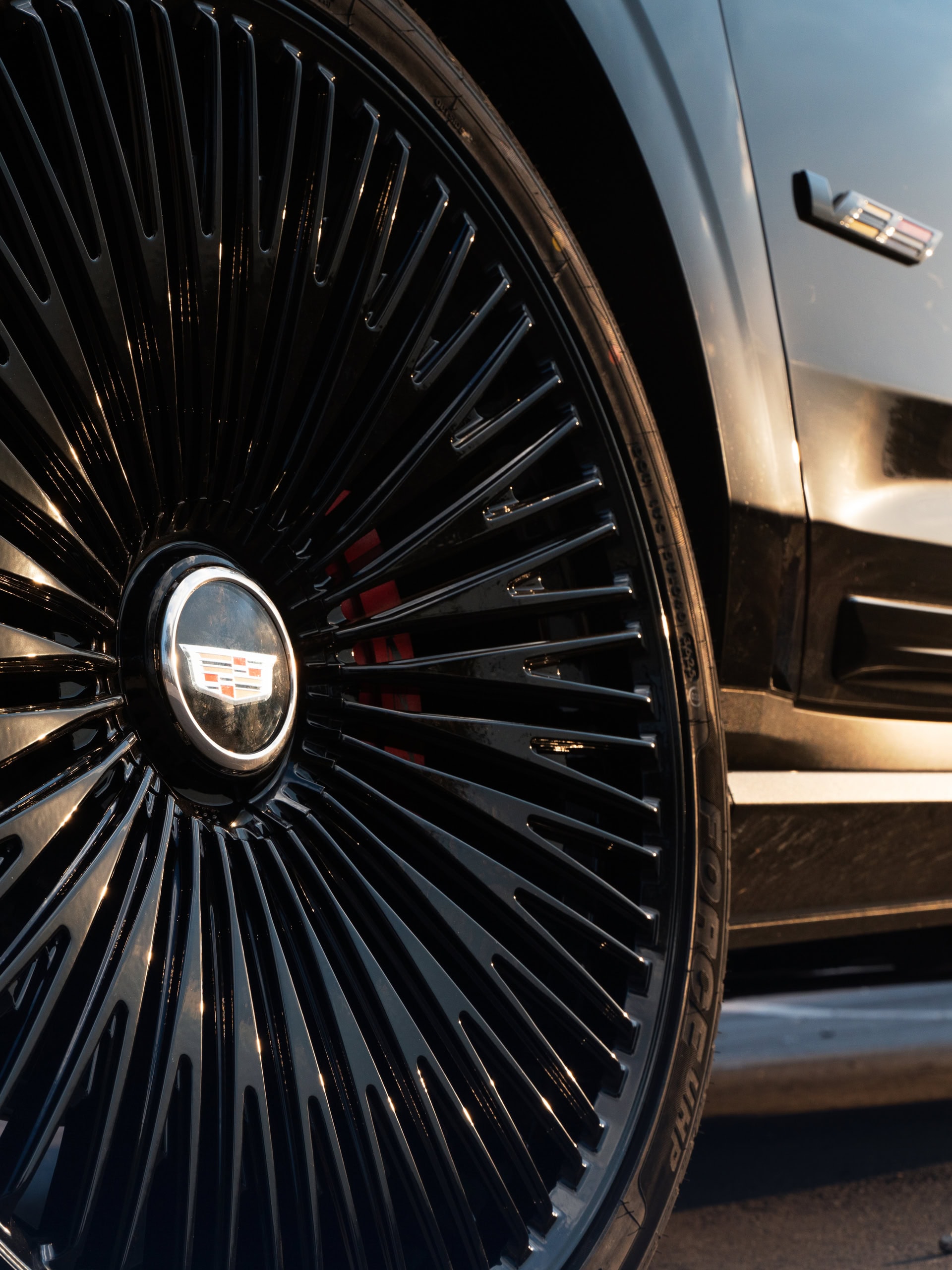 Cadillac Escalade | Black Raven | on 1886 G007 | Gloss Black