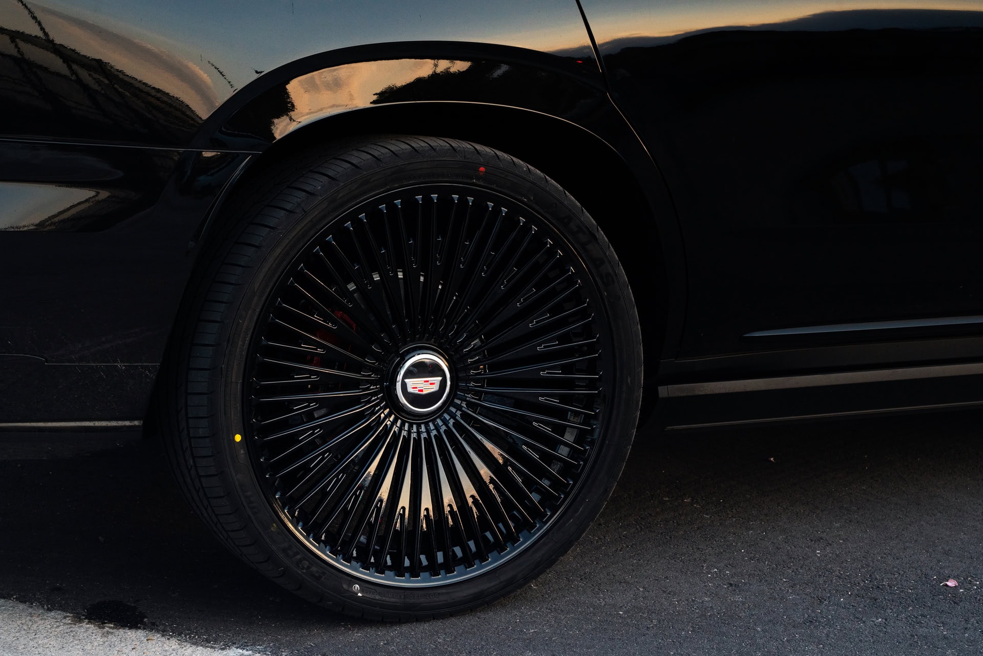 Cadillac Escalade | Black Raven | on 1886 G007 | Gloss Black