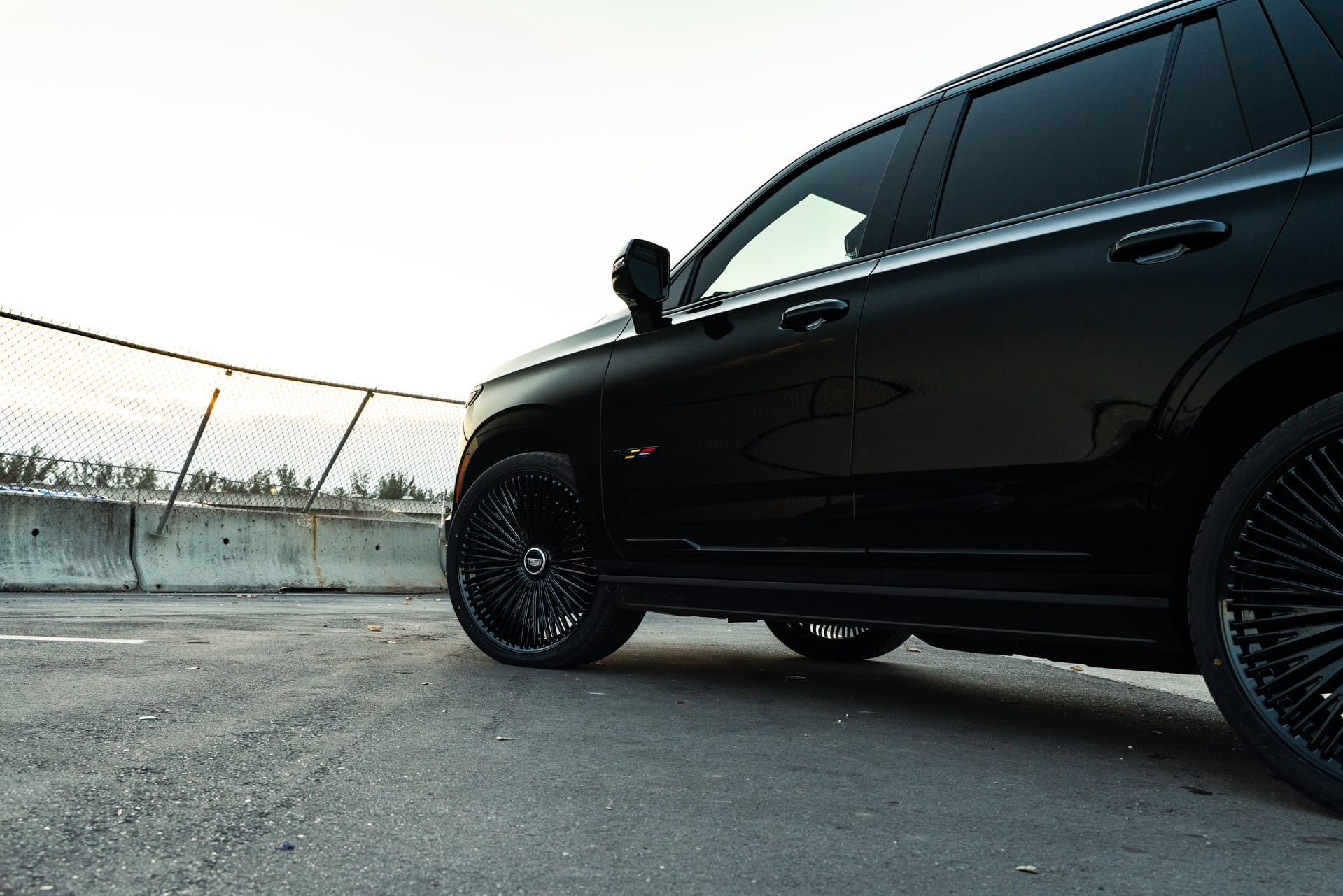 Cadillac Escalade | Black Raven | on 1886 G007 | Gloss Black