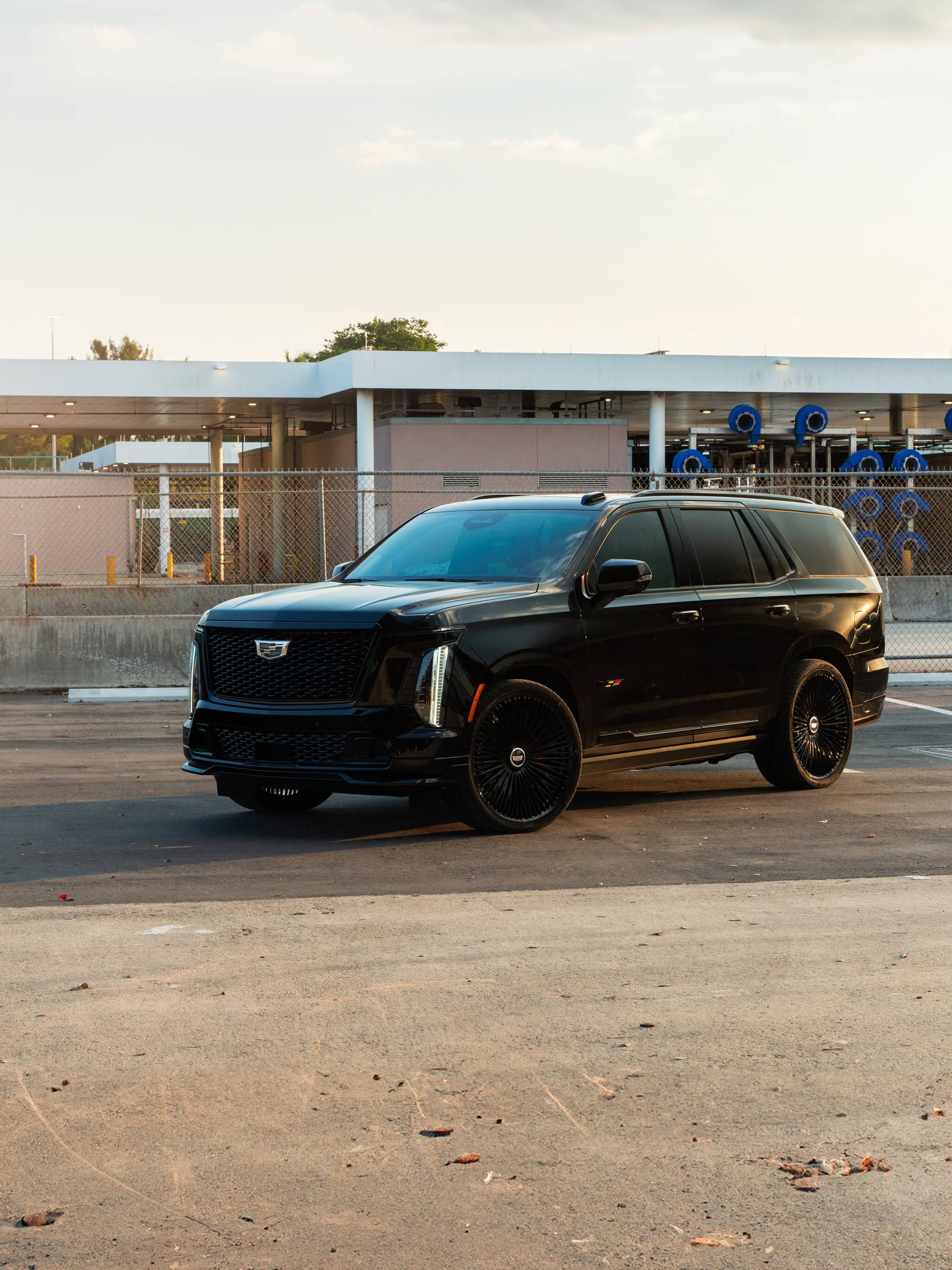 Cadillac Escalade | Black Raven | on 1886 G007 | Gloss Black