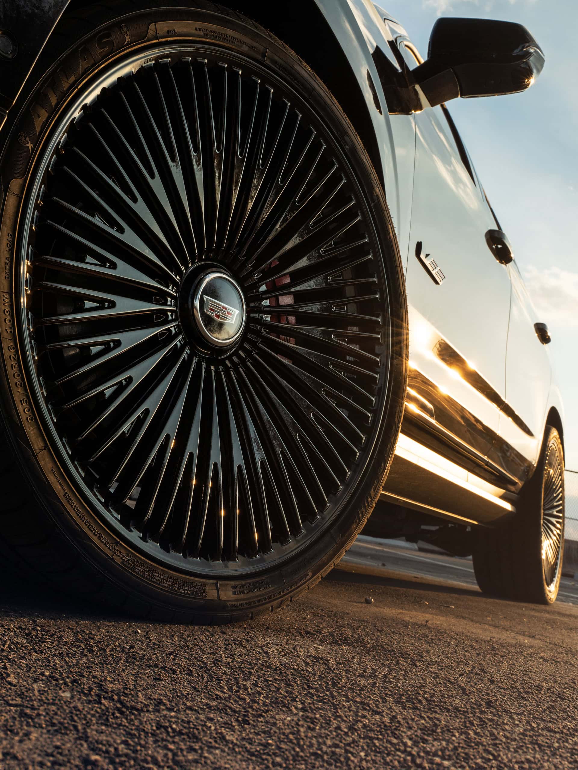 Cadillac Escalade | Black Raven | on 1886 G007 | Gloss Black