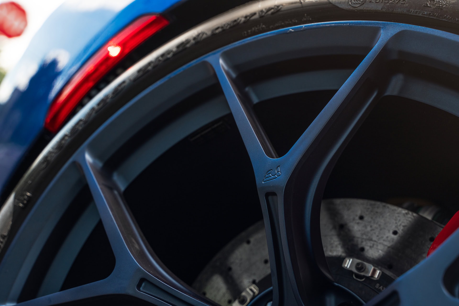 Photo 28 of Ferrari 488 Pista | TDF Blue | on iPE MFR-04 | Indigo Blue