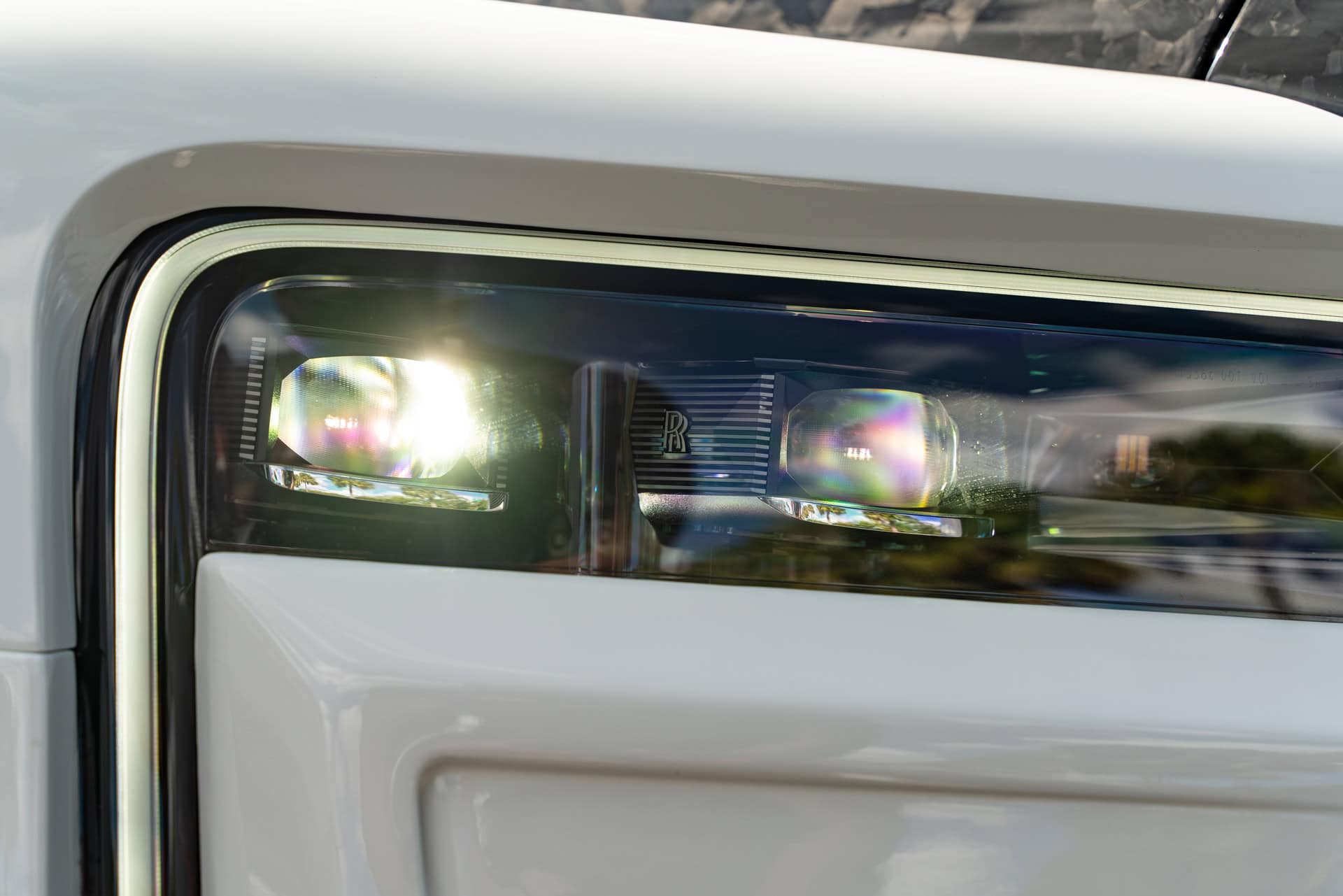 Photo 36 of Rolls Royce Cullinan | English White | on 1886 G007 | Mirror Polished Smoke