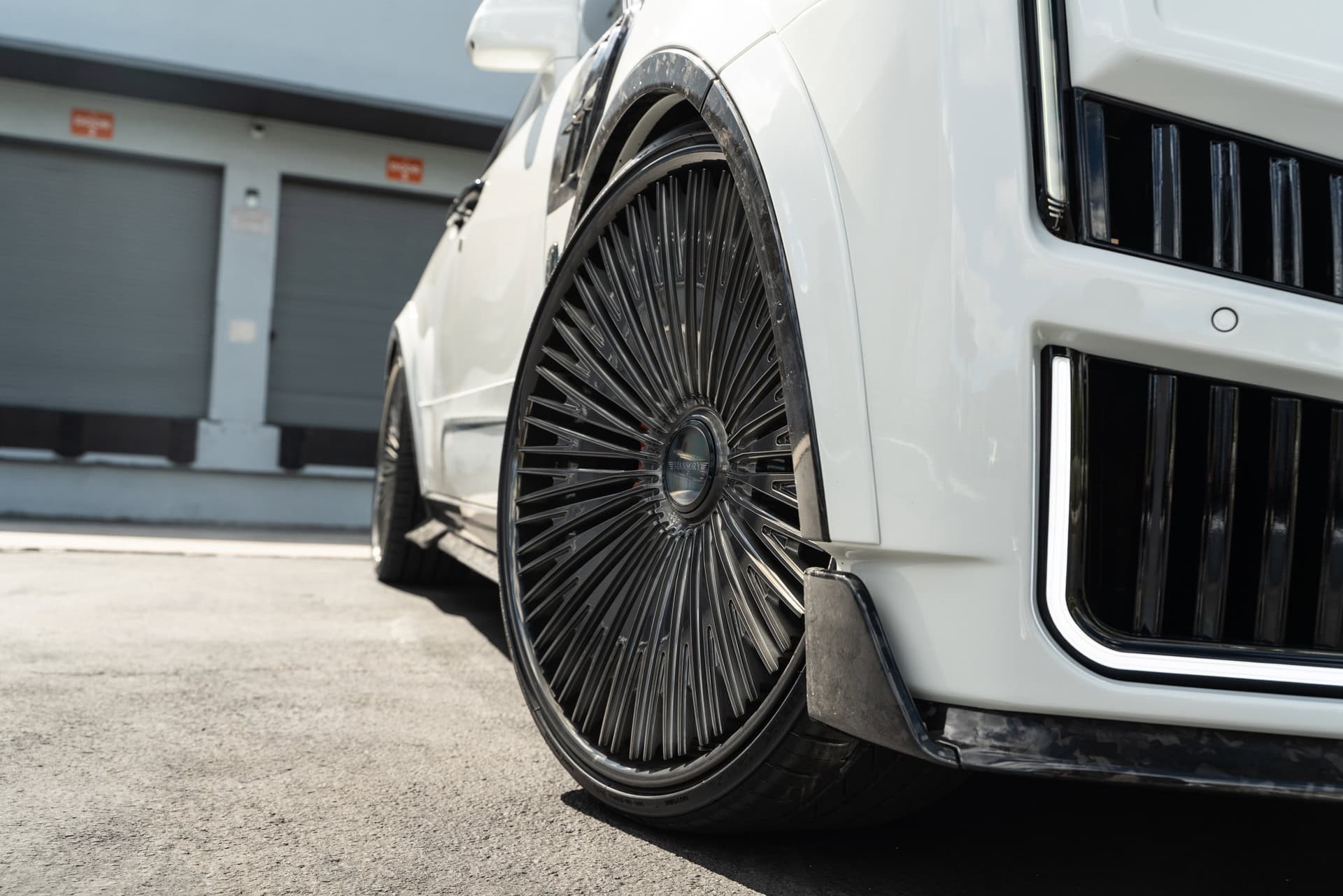 Photo 38 of Rolls Royce Cullinan | English White | on 1886 G007 | Mirror Polished Smoke