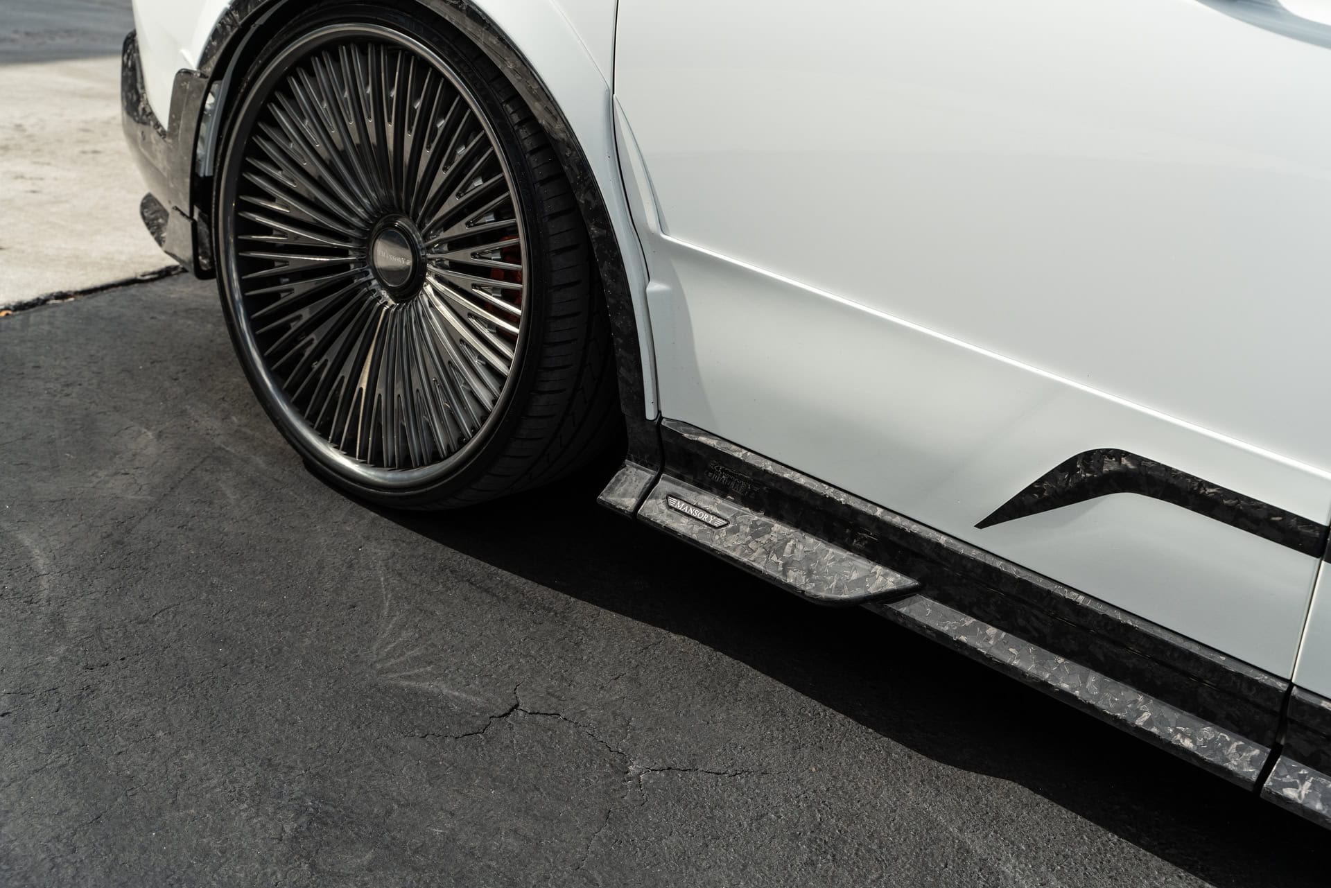 Rolls Royce Cullinan | English White | on 1886 G007 | Mirror Polished Smoke