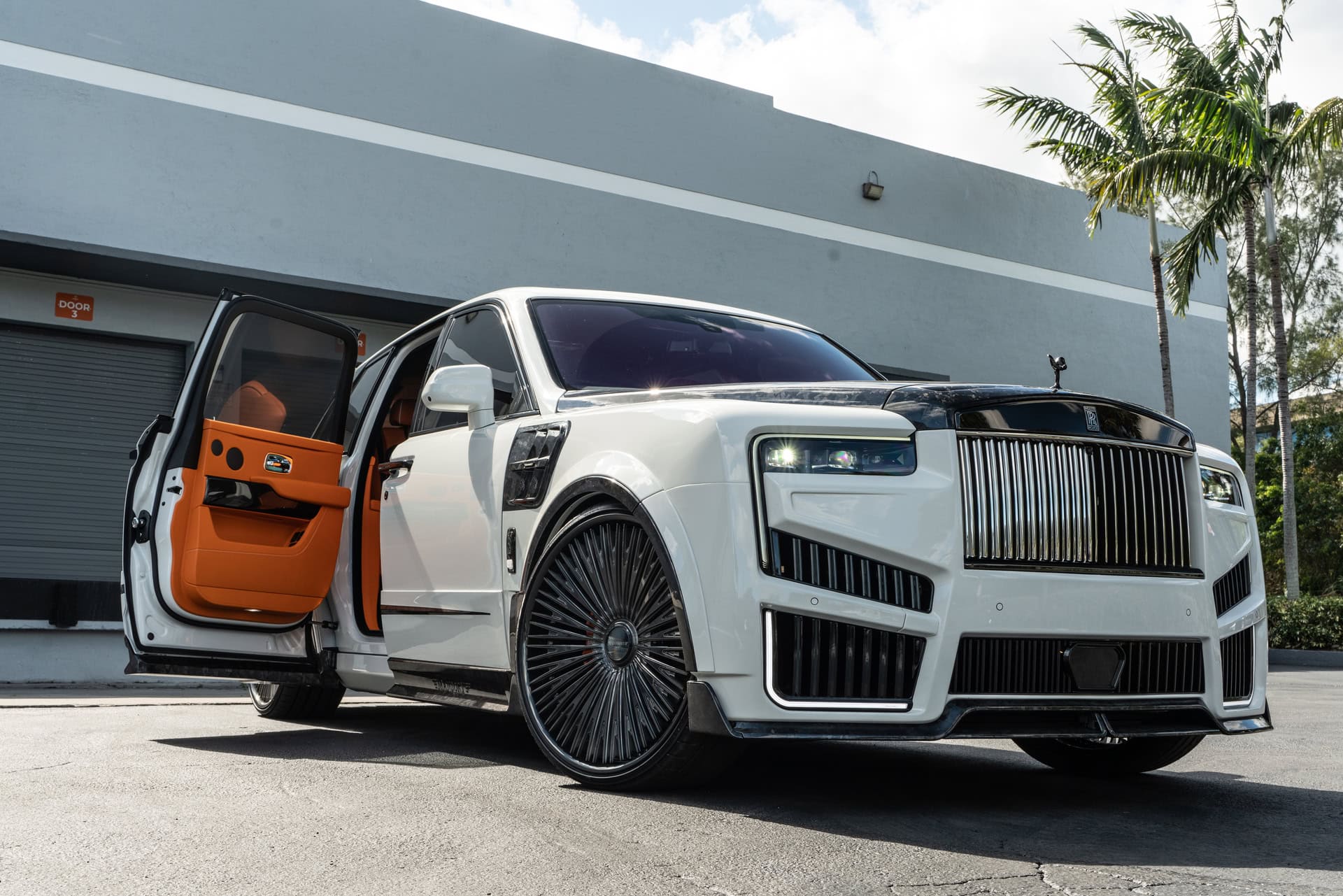 Rolls Royce Cullinan | English White | on 1886 G007 | Mirror Polished Smoke