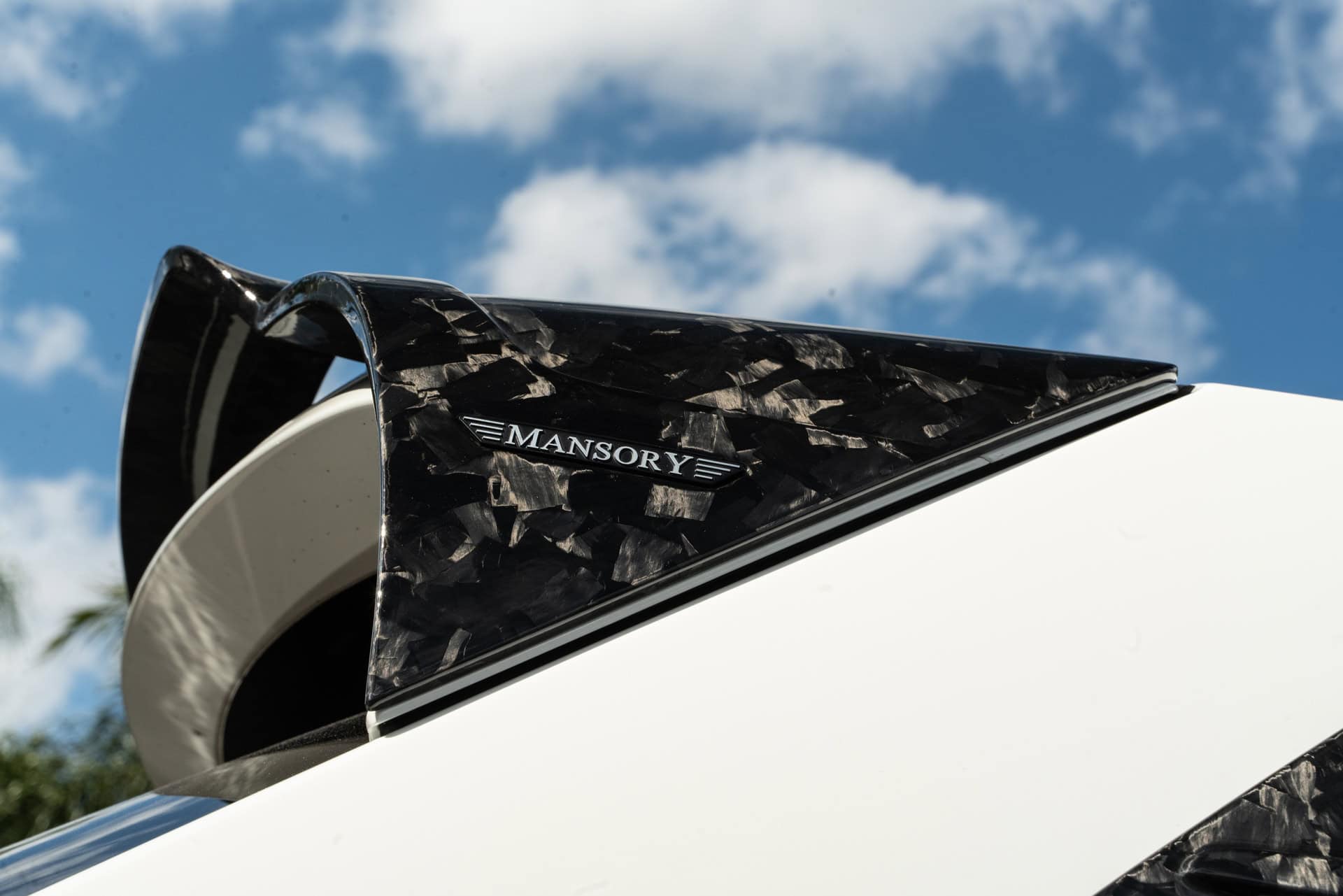 Rolls Royce Cullinan | English White | on 1886 G007 | Mirror Polished Smoke
