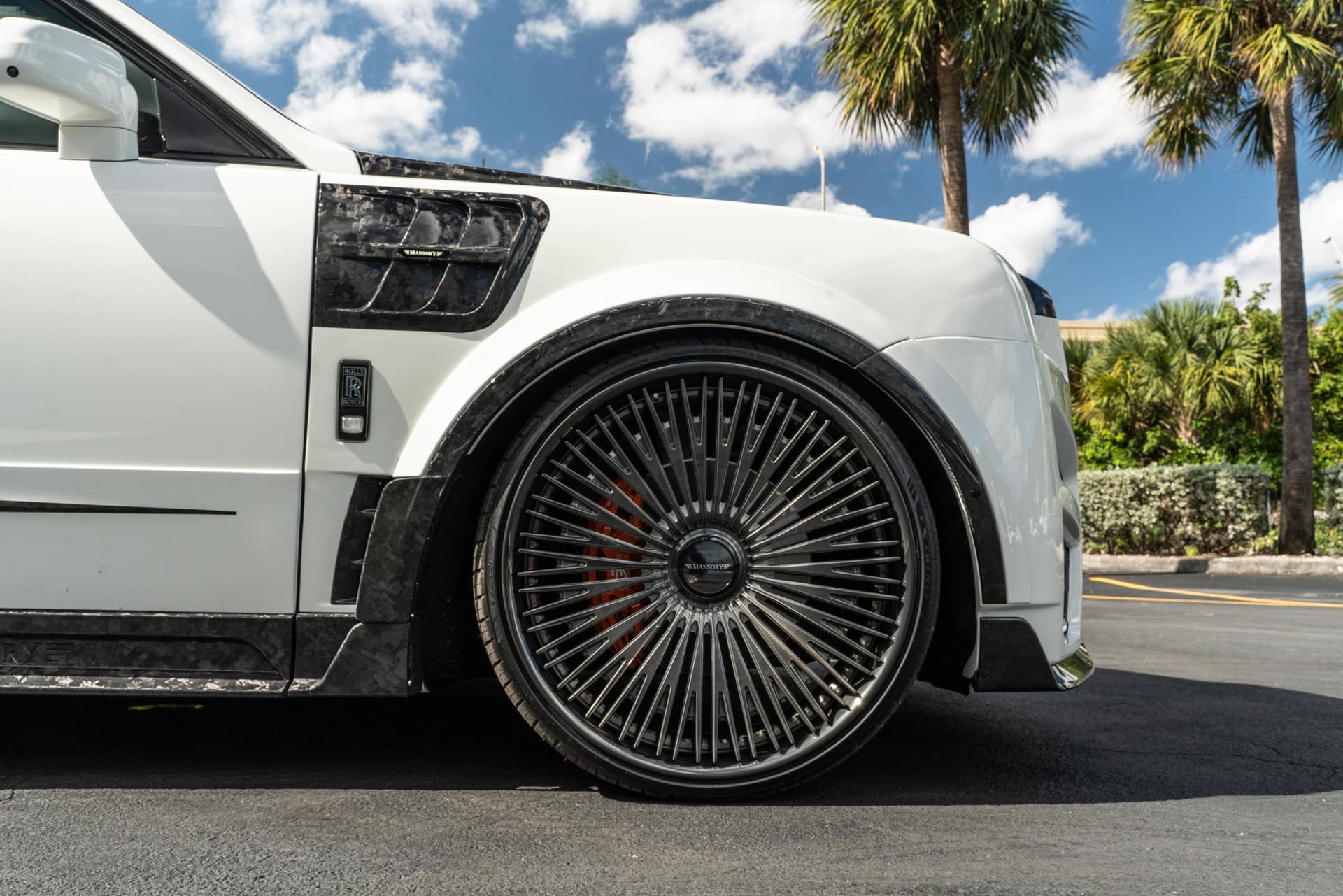 Rolls Royce Cullinan | English White | on 1886 G007 | Mirror Polished Smoke