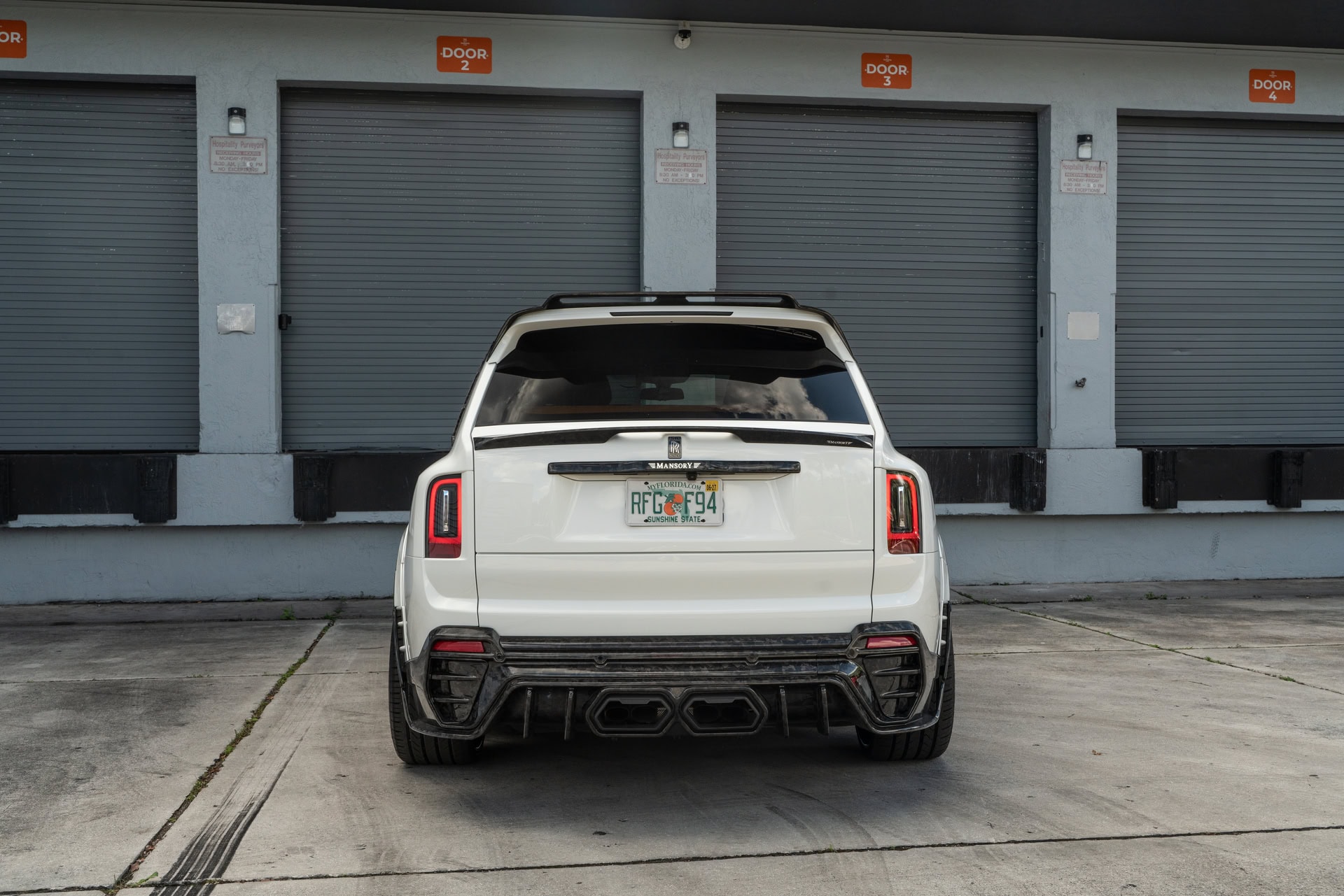 Rolls Royce Cullinan | English White | on 1886 G007 | Mirror Polished Smoke