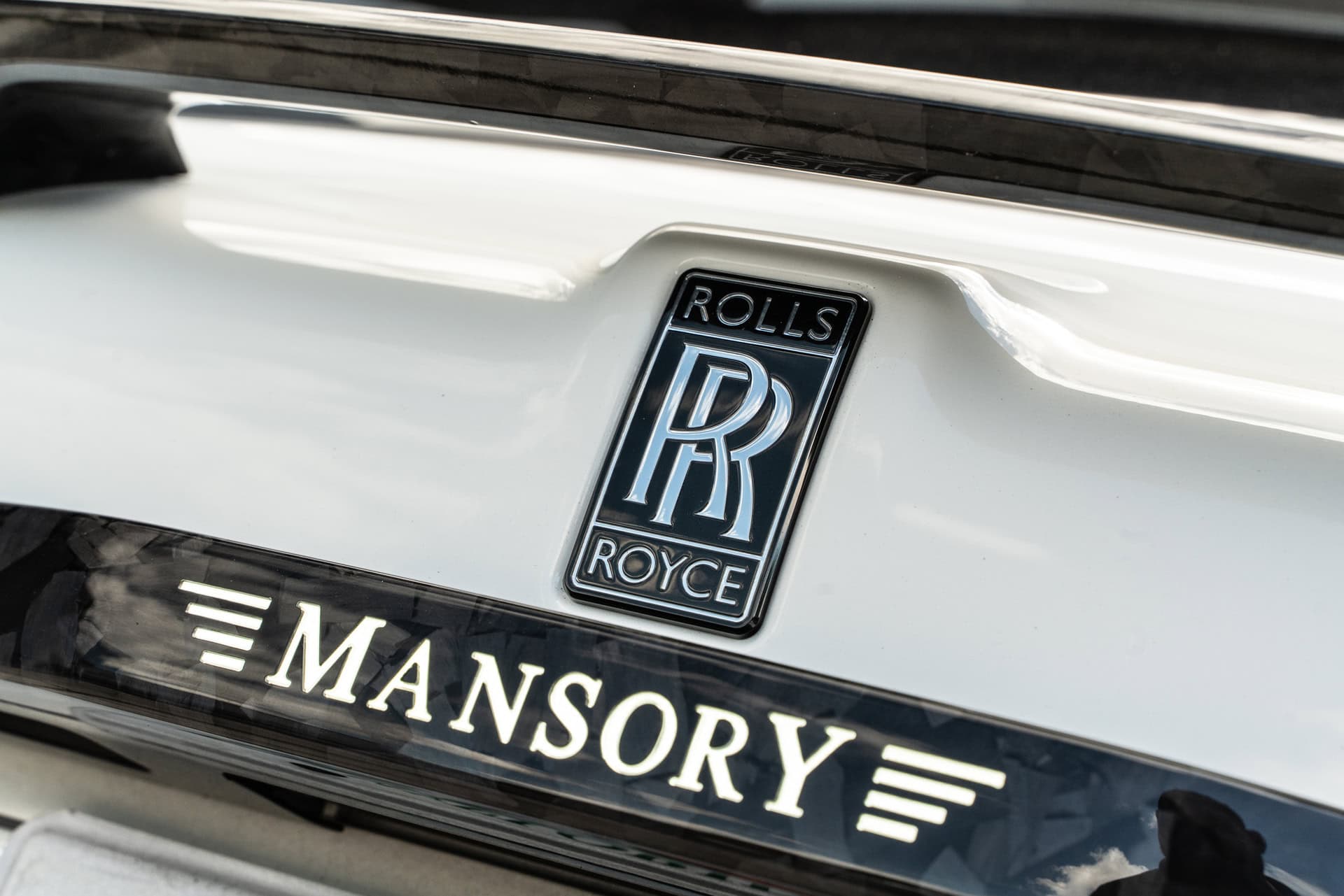 Rolls Royce Cullinan | English White | on 1886 G007 | Mirror Polished Smoke