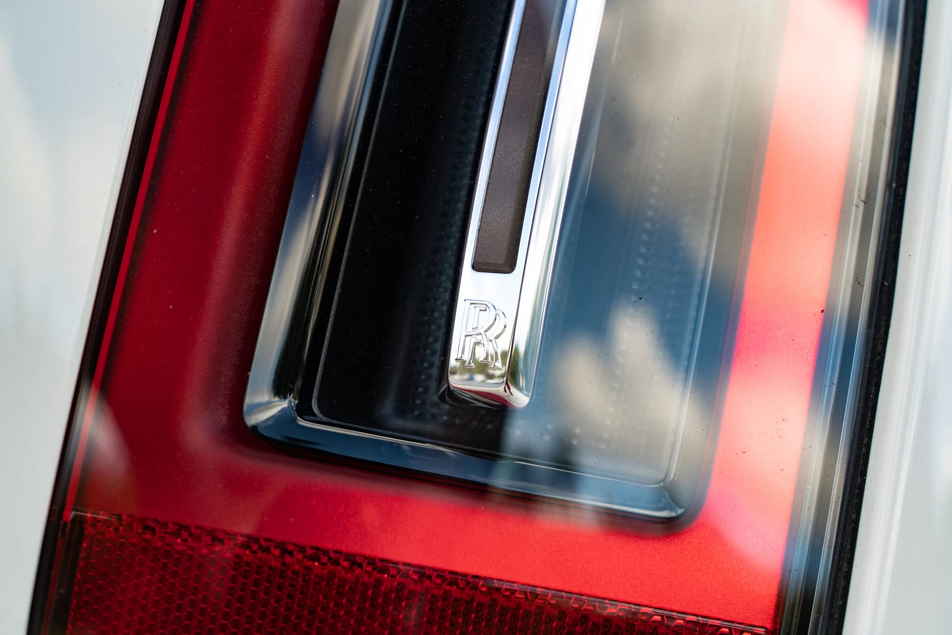 Rolls Royce Cullinan | English White | on 1886 G007 | Mirror Polished Smoke