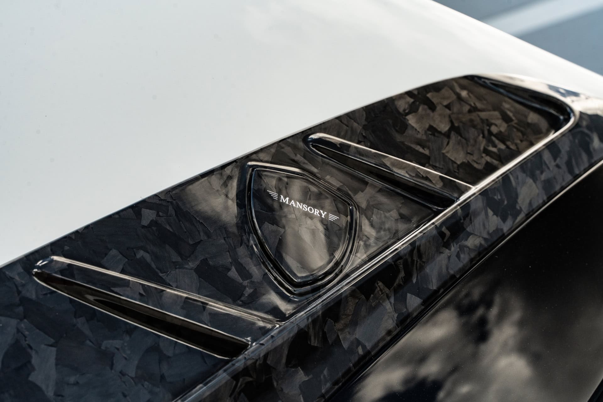Rolls Royce Cullinan | English White | on 1886 G007 | Mirror Polished Smoke