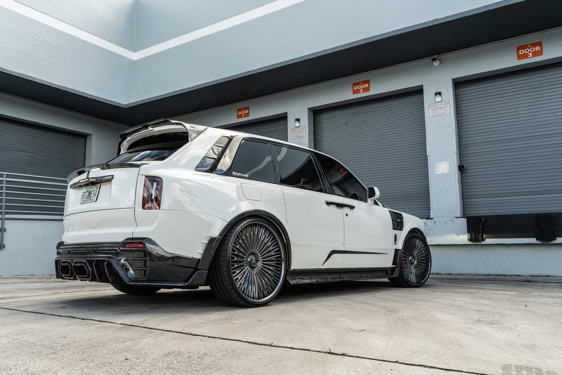 Photo 21 of Rolls Royce Cullinan | English White | on 1886 G007 | Mirror Polished Smoke