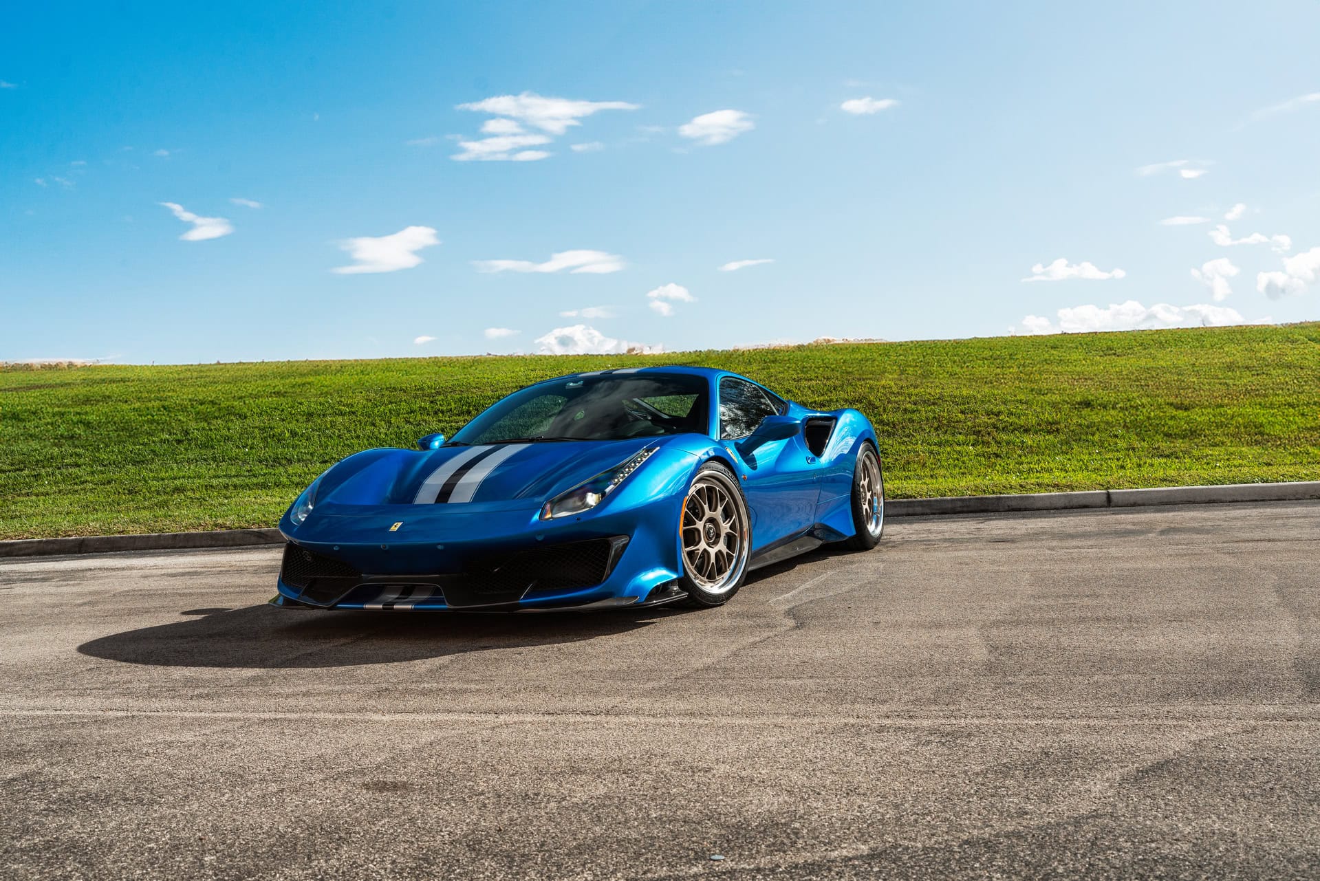 Ferrari 488 Pista | Blu Corza | on 1886 S014 | Satin White Gold