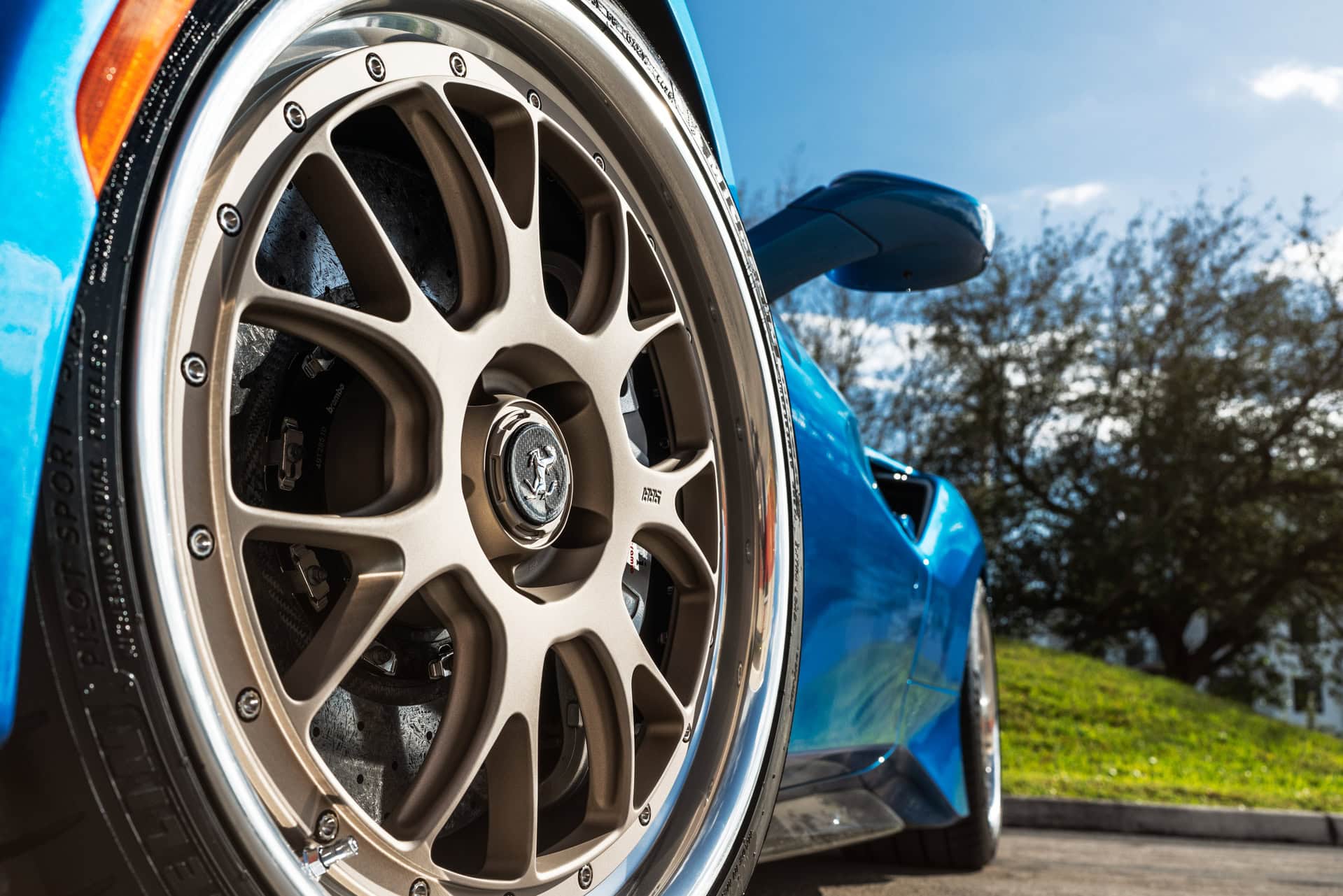 Ferrari 488 Pista | Blu Corza | on 1886 S014 | Satin White Gold