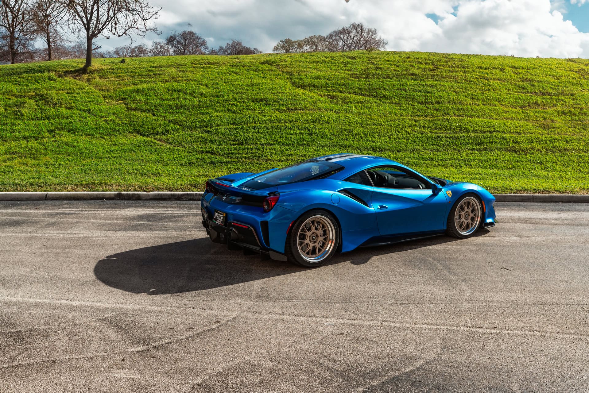 Ferrari 488 Pista | Blu Corza | on 1886 S014 | Satin White Gold