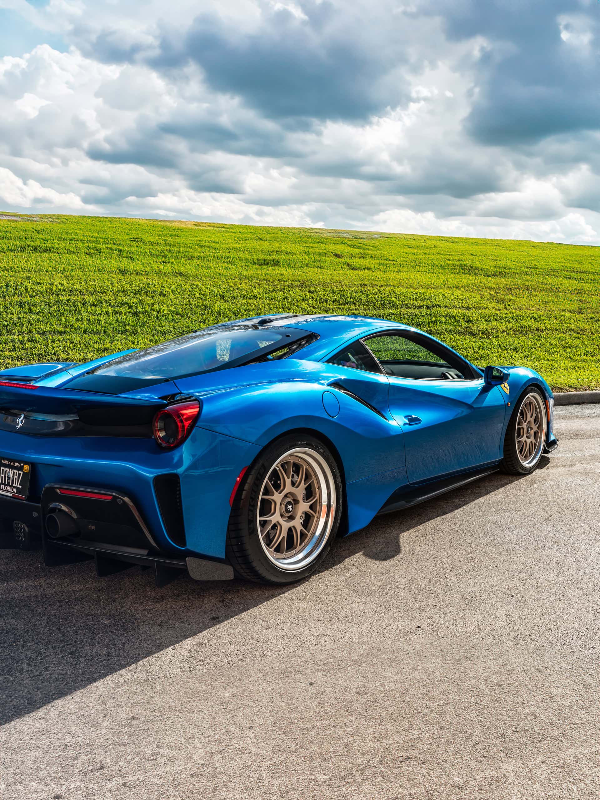Ferrari 488 Pista | Blu Corza | on 1886 S014 | Satin White Gold
