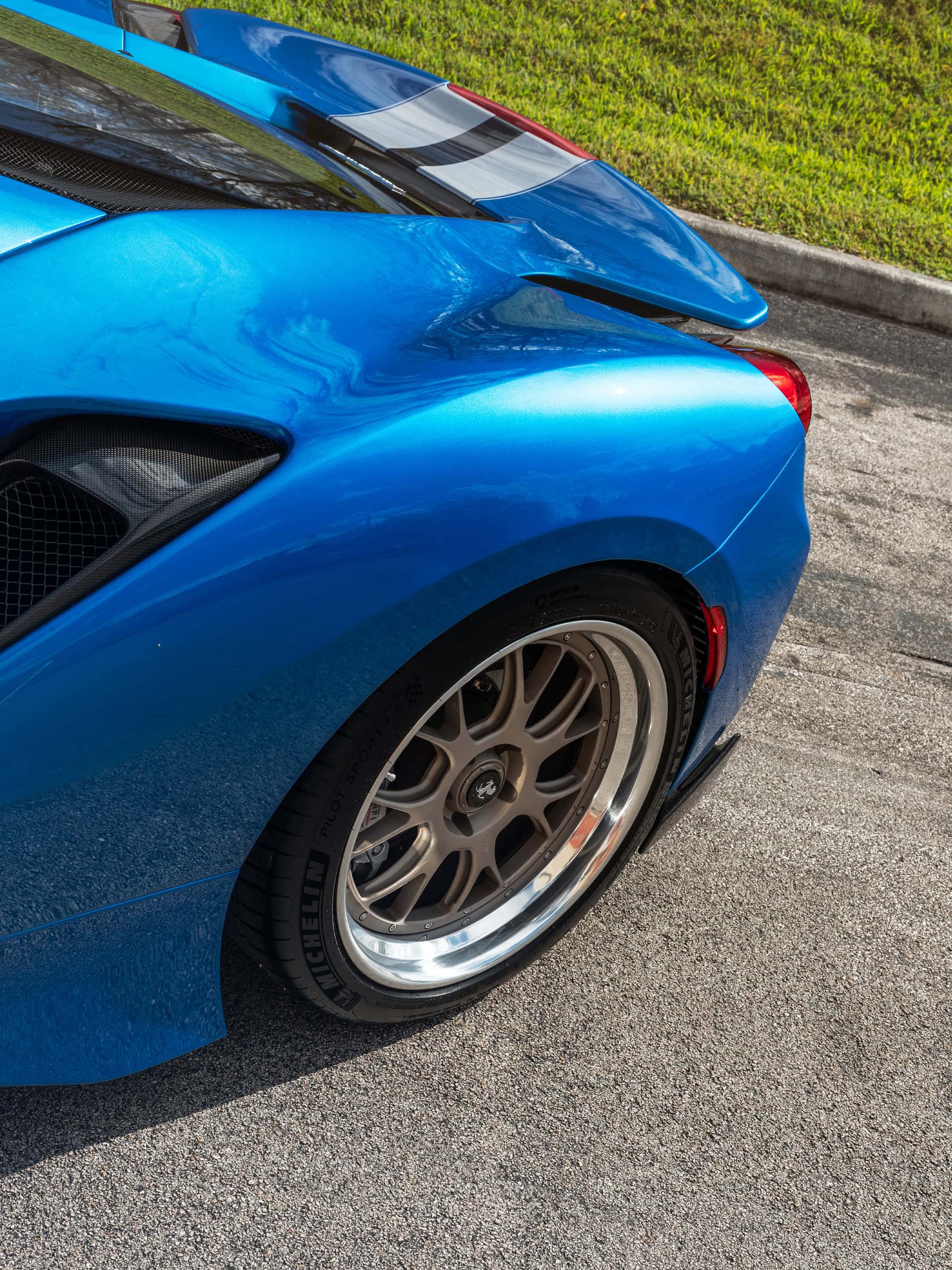 Ferrari 488 Pista | Blu Corza | on 1886 S014 | Satin White Gold