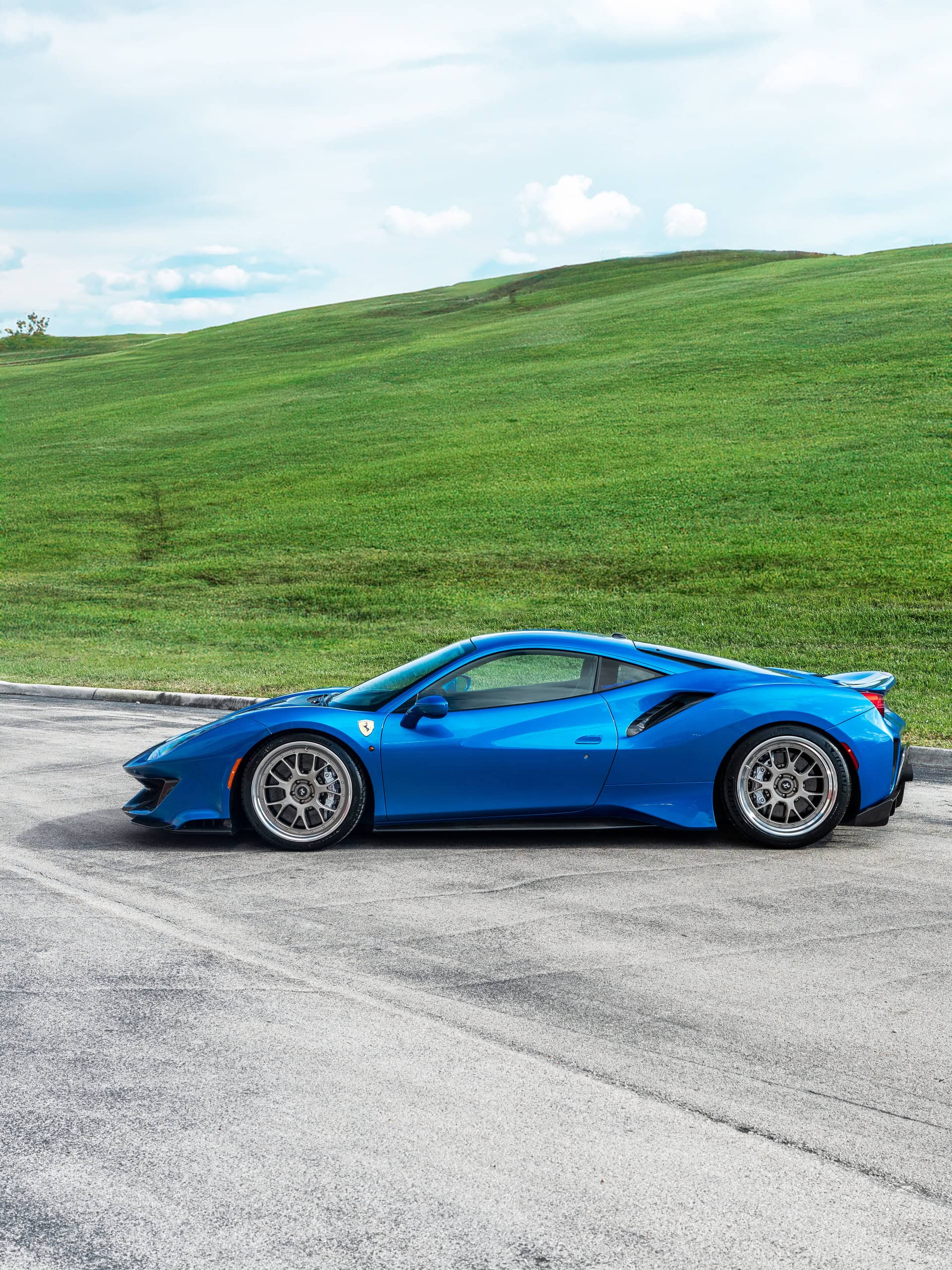 Ferrari 488 Pista | Blu Corza | on 1886 S014 | Satin White Gold
