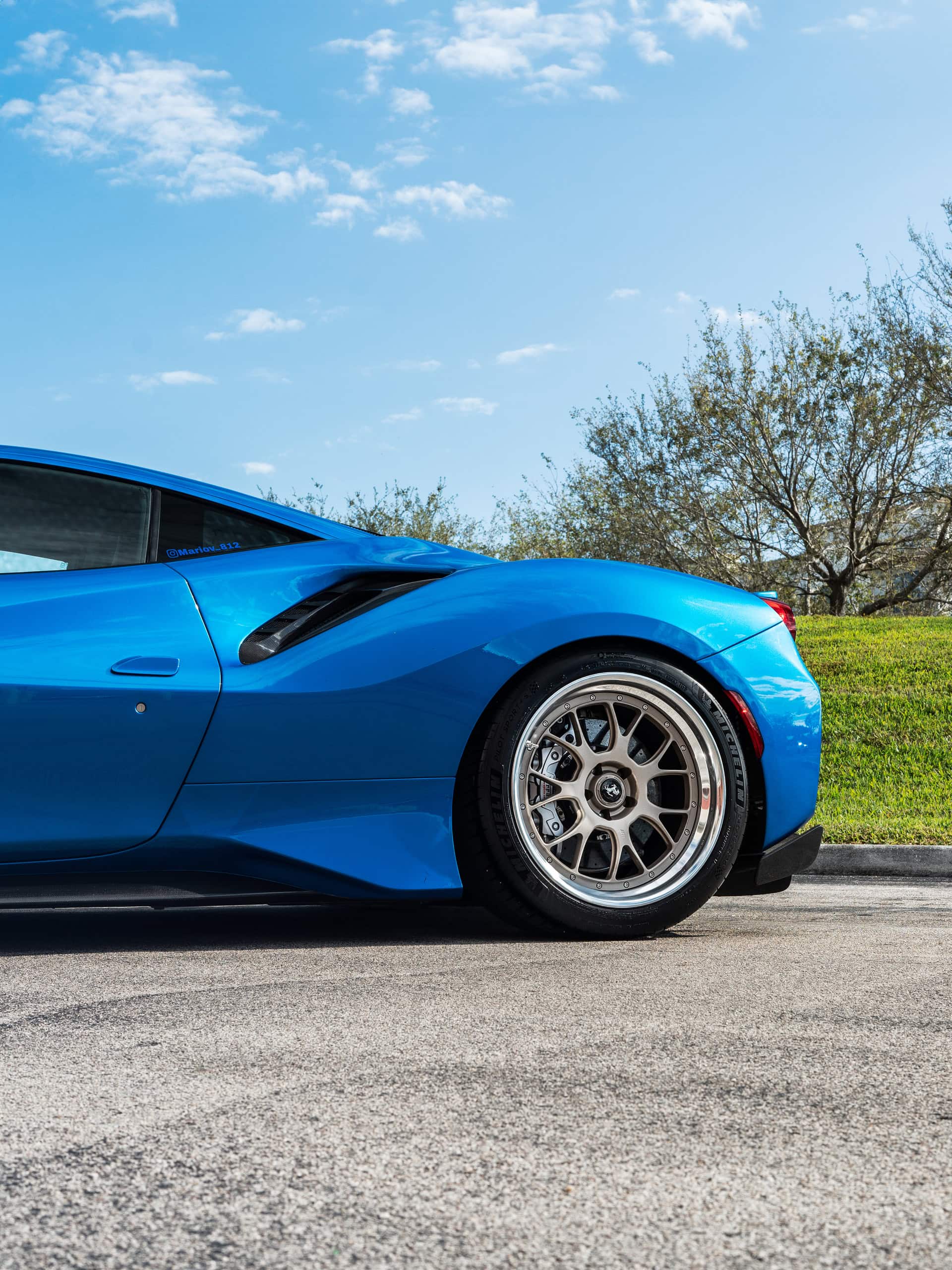 Ferrari 488 Pista | Blu Corza | on 1886 S014 | Satin White Gold