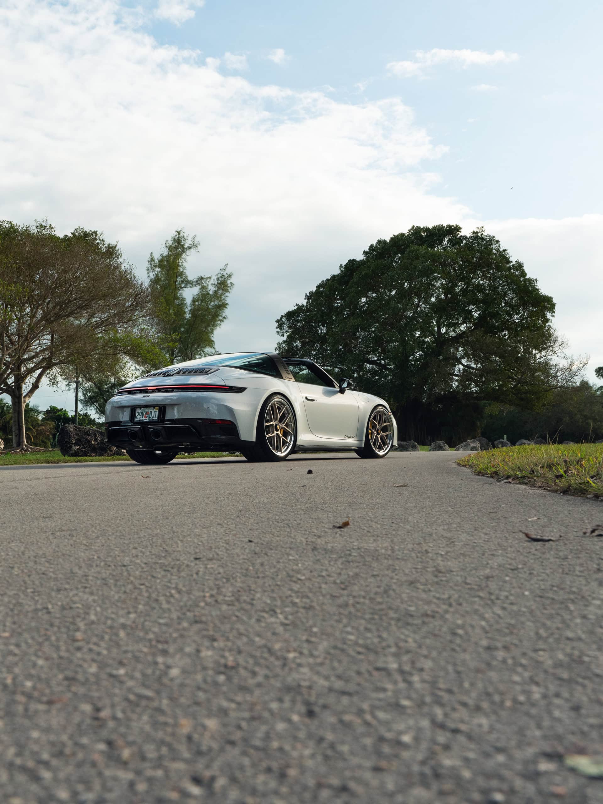 Porsche 992.2 GTS | Ice Gray Metallic | on HRE S101SC | Satin White Gold
